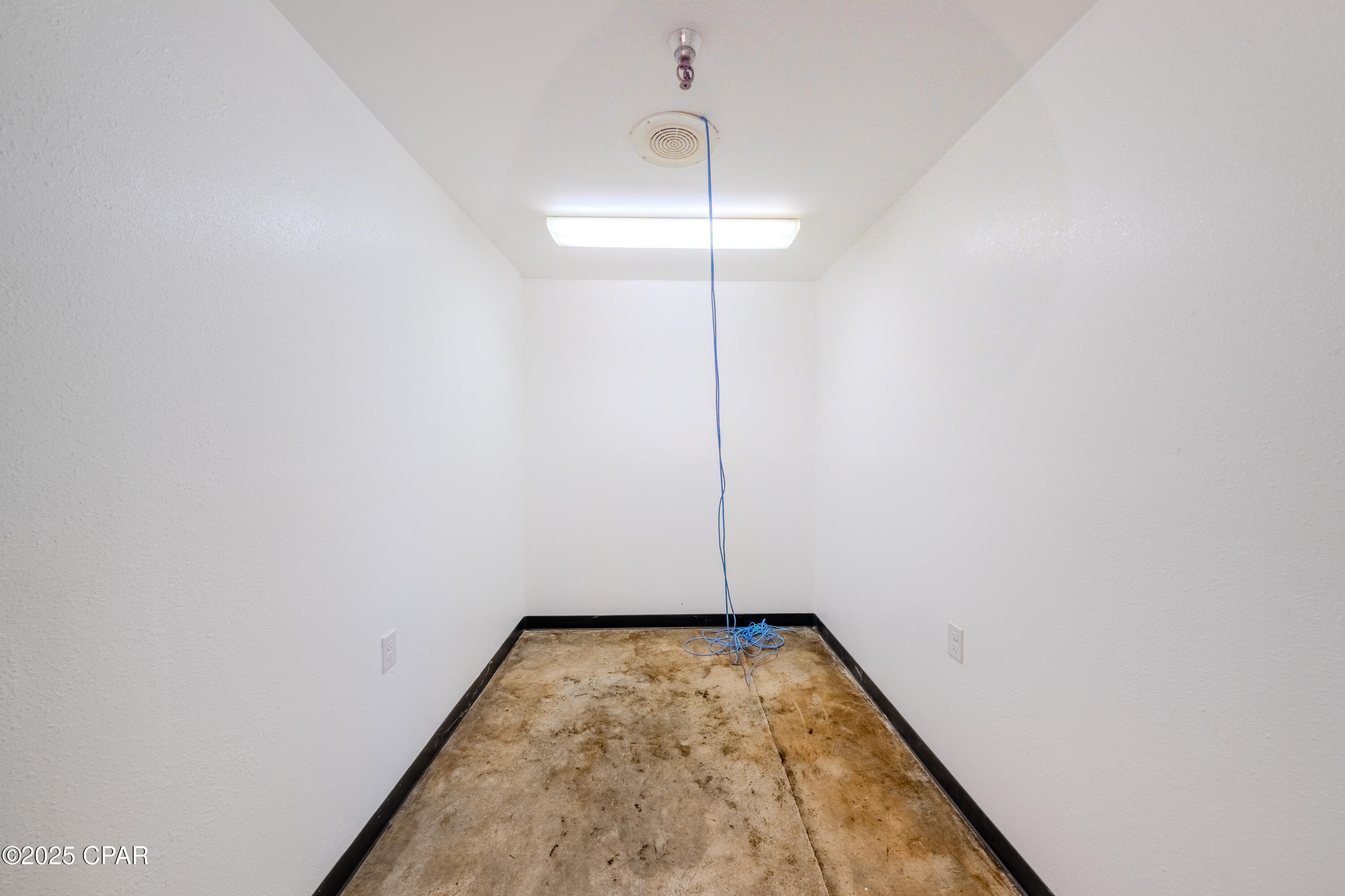 Image 24 For 3529 Russell Road