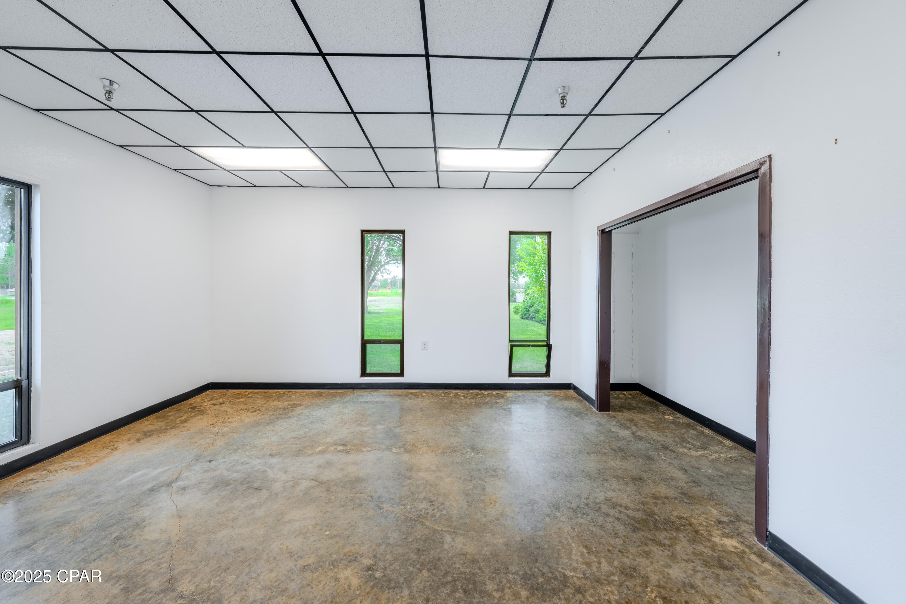 Image 27 For 3529 Russell Road