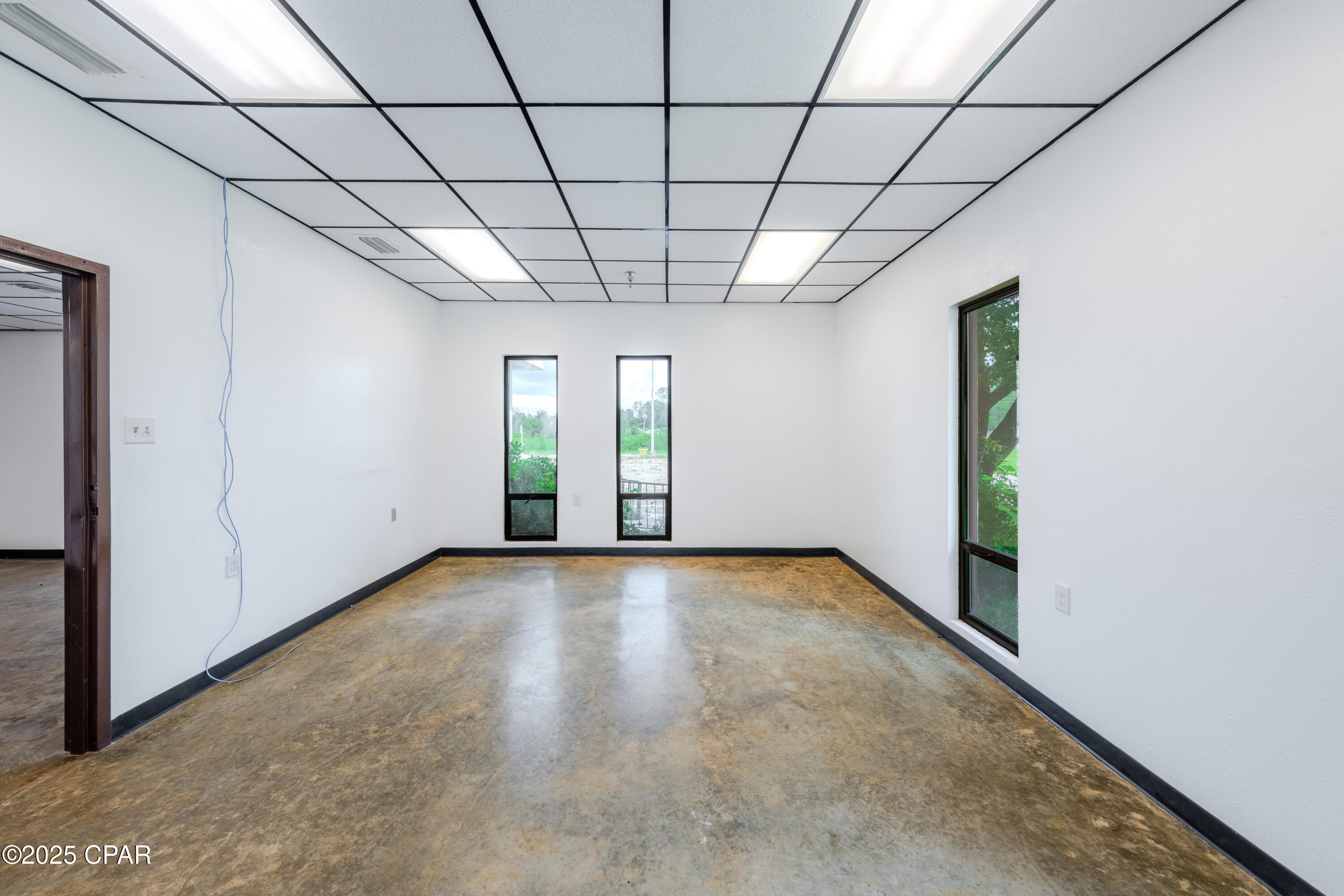 Image 28 For 3529 Russell Road