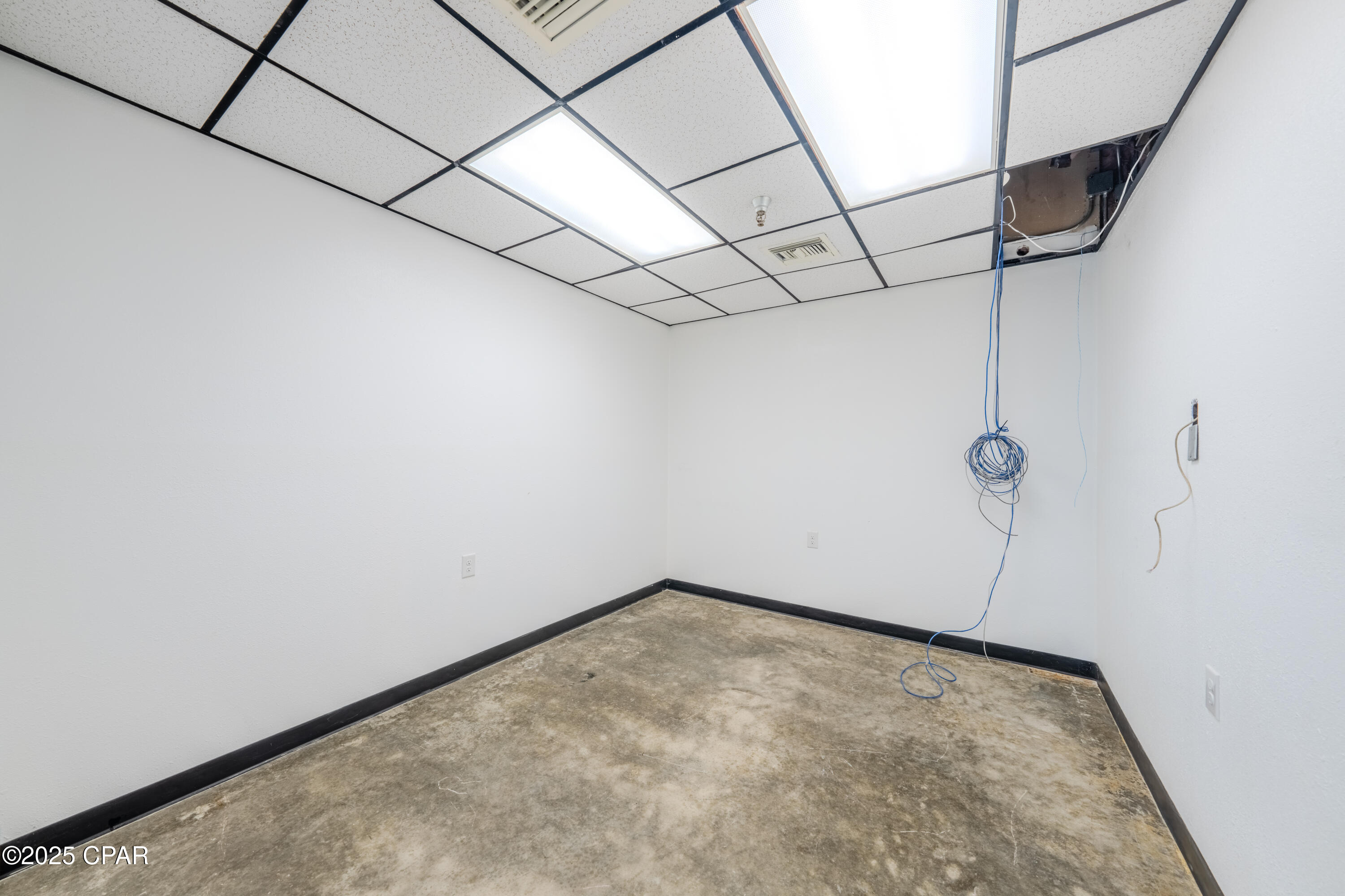 Image 30 For 3529 Russell Road