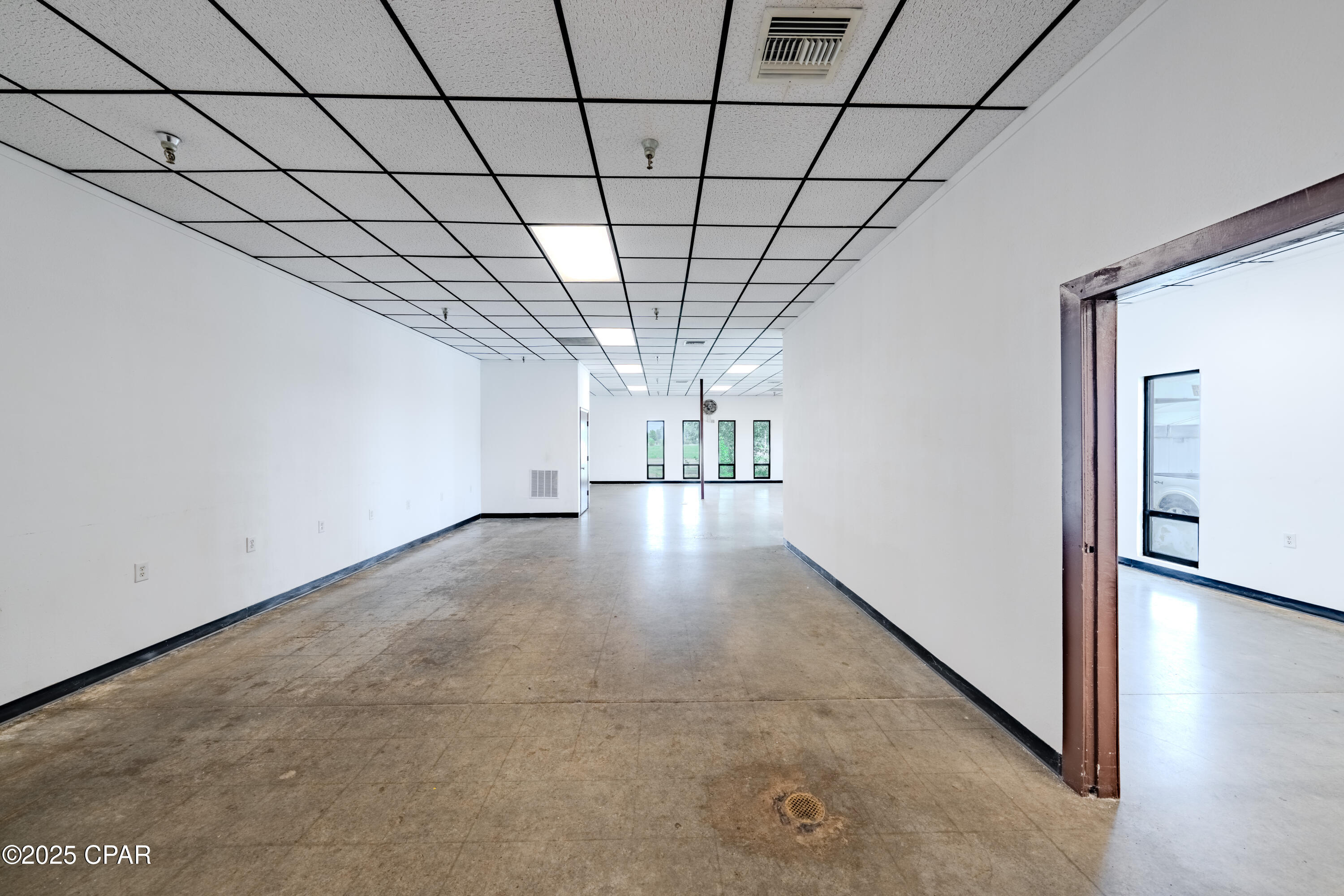 Image 31 For 3529 Russell Road