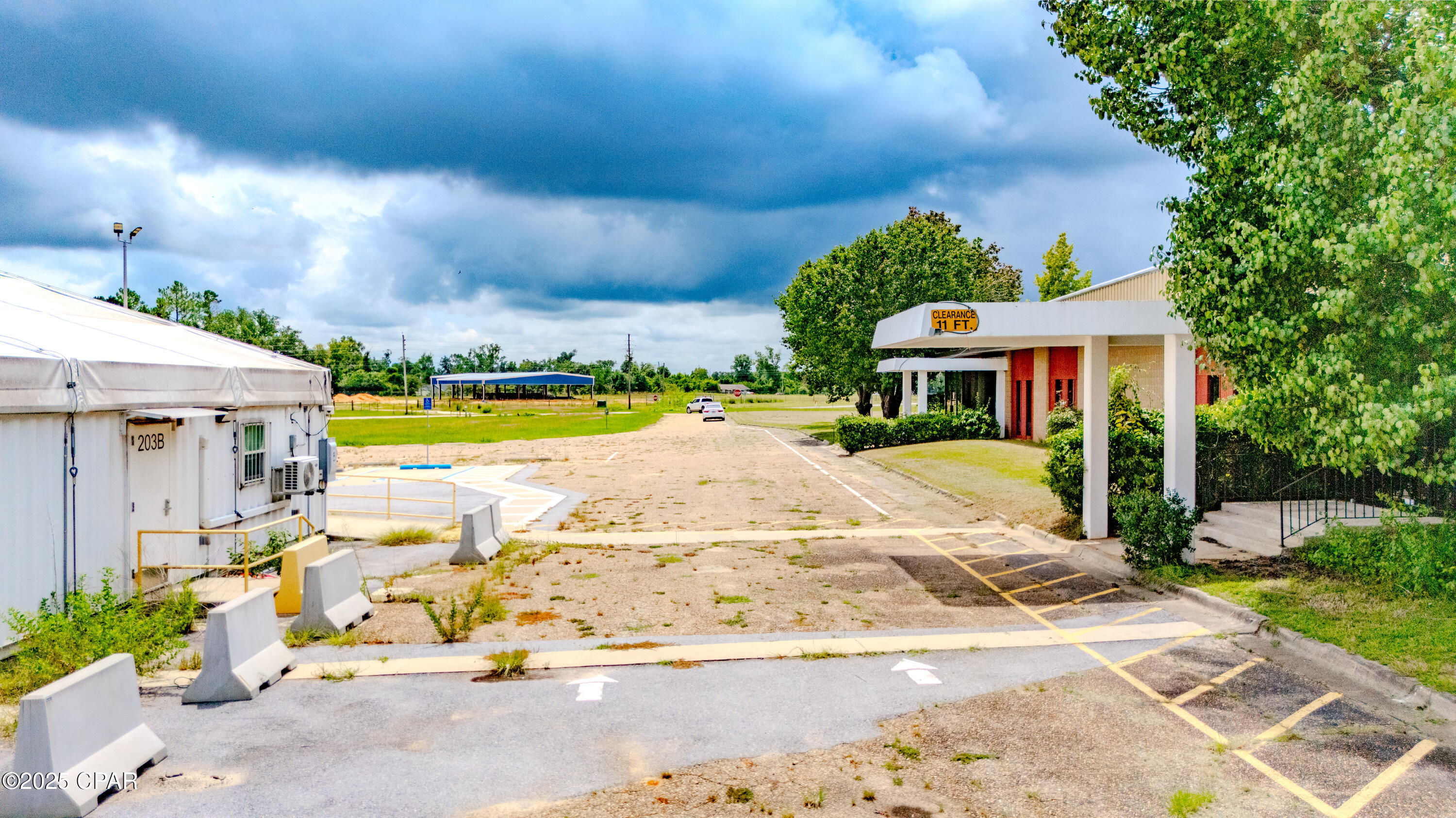 Image 40 For 3529 Russell Road