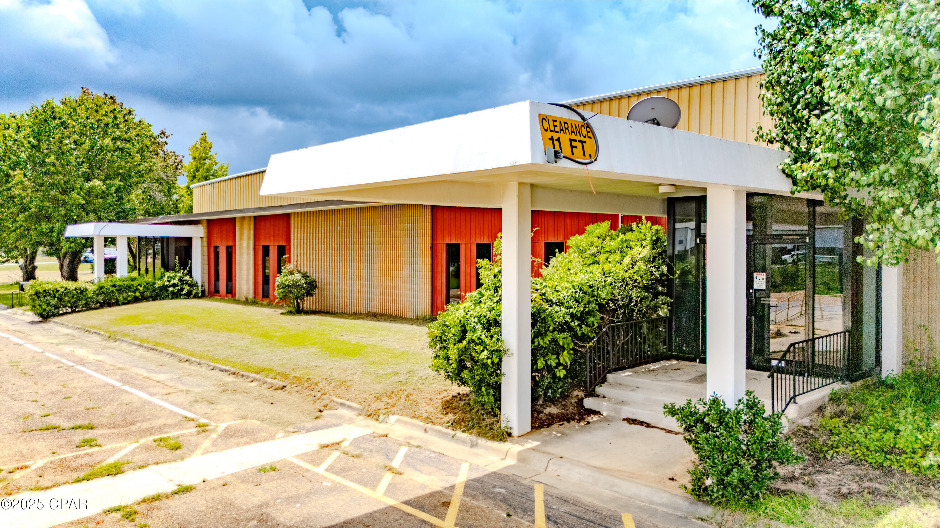 Image 41 For 3529 Russell Road