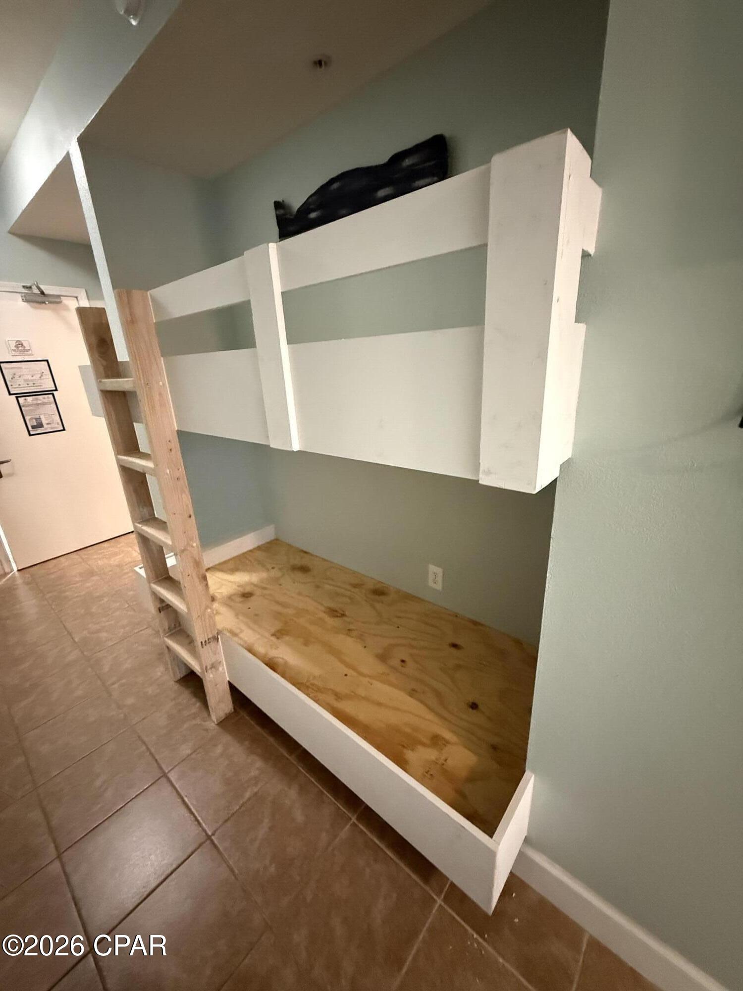 Image 25 For 16819 Front Beach Road 2006