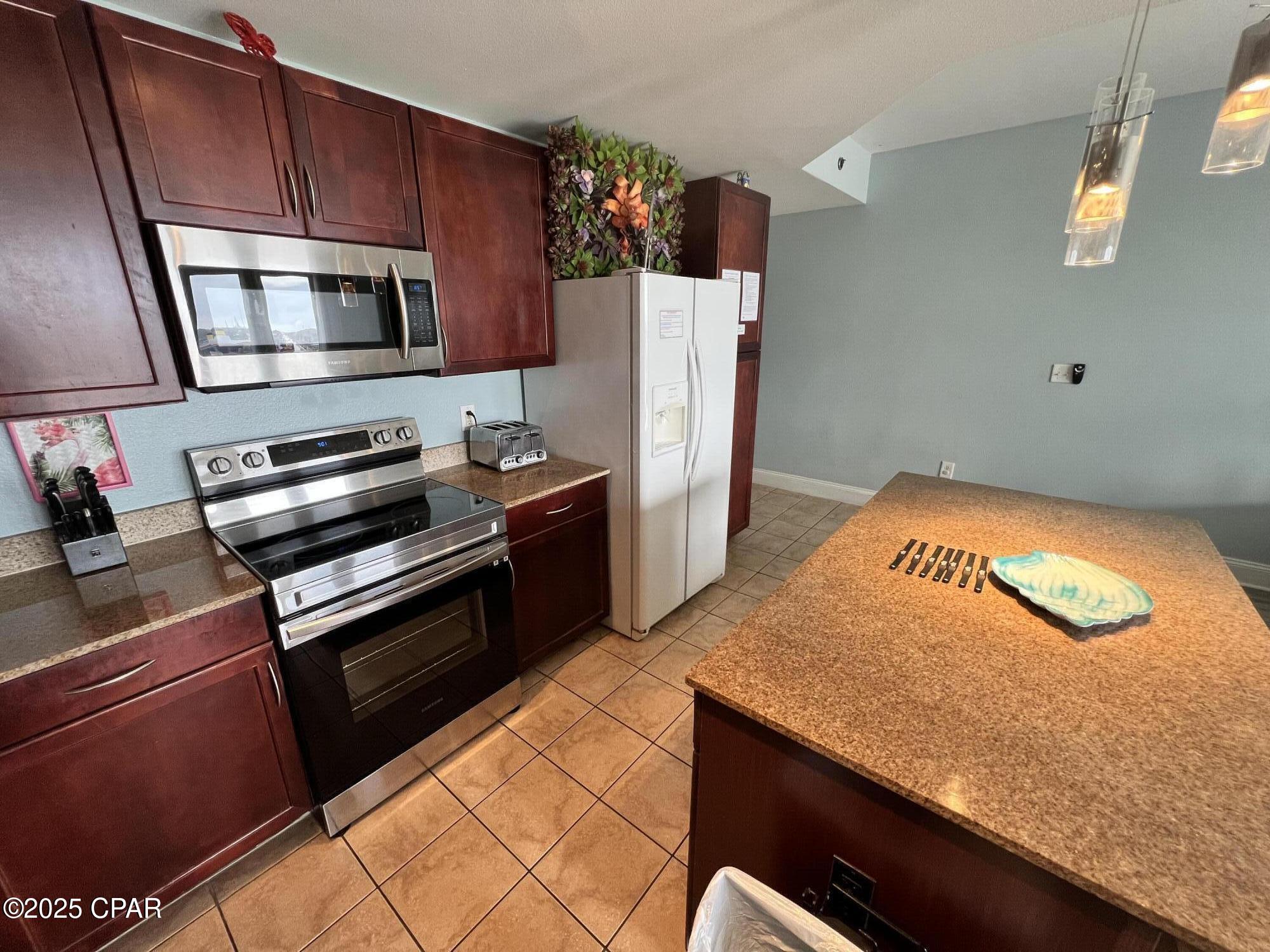 Image 10 For 9902 Thomas Drive 636