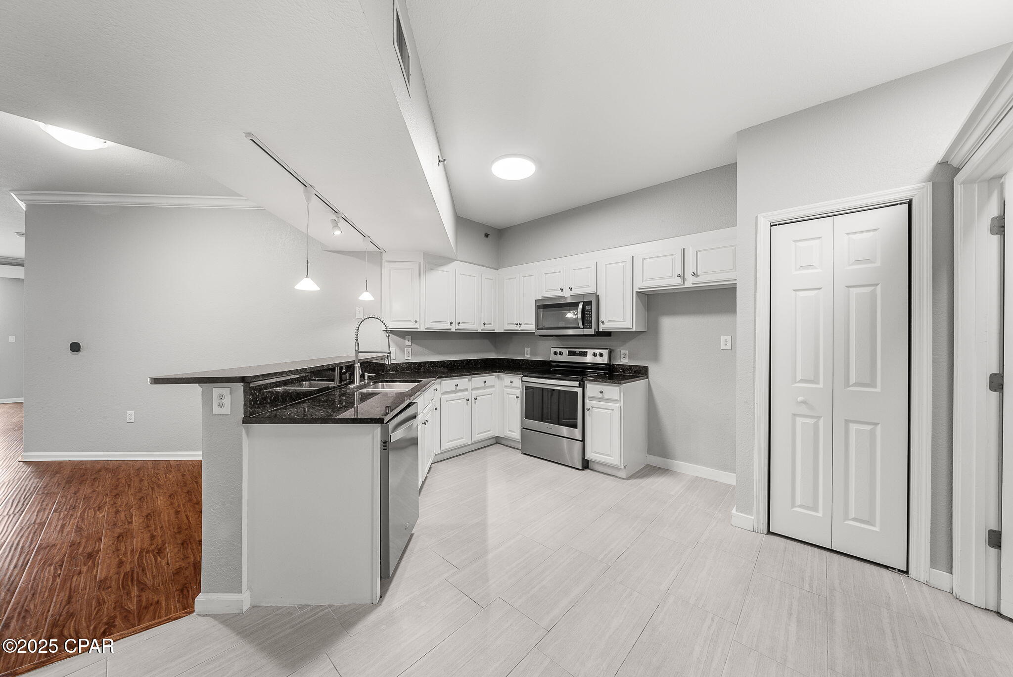 Image 22 For 6500 Bridge Water Way 105