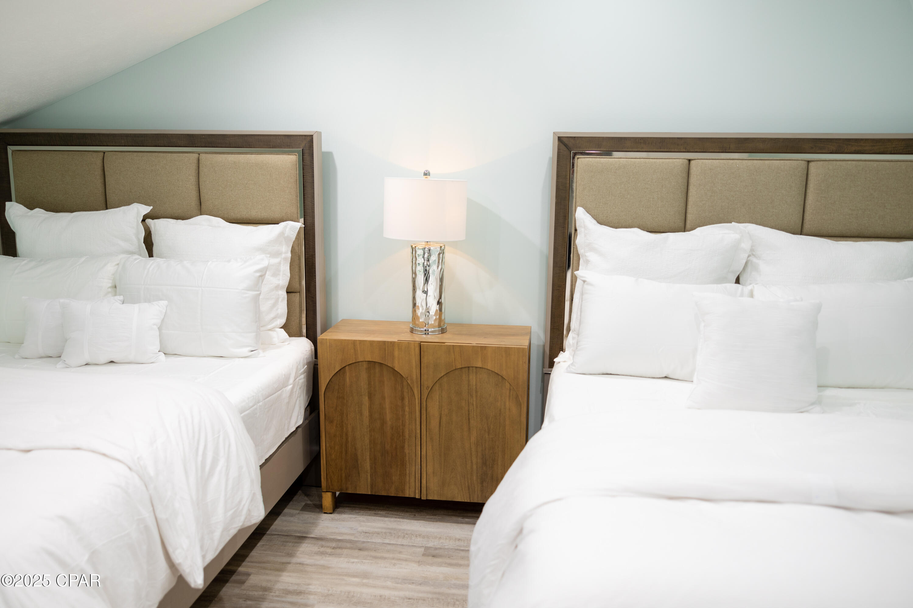 Listing photo id 33 for 4726 Bay Point Road 4204