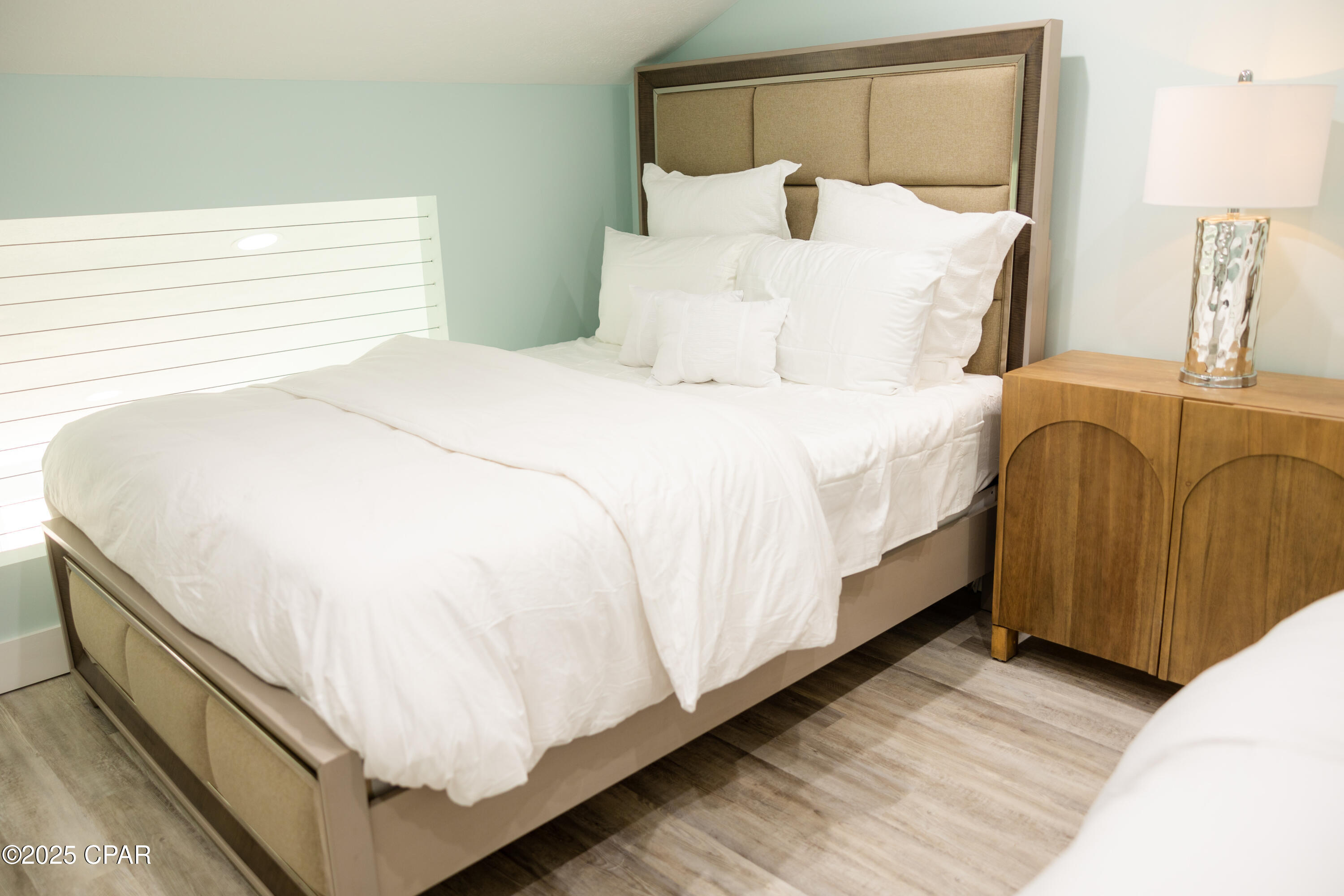 Listing photo id 37 for 4726 Bay Point Road 4204