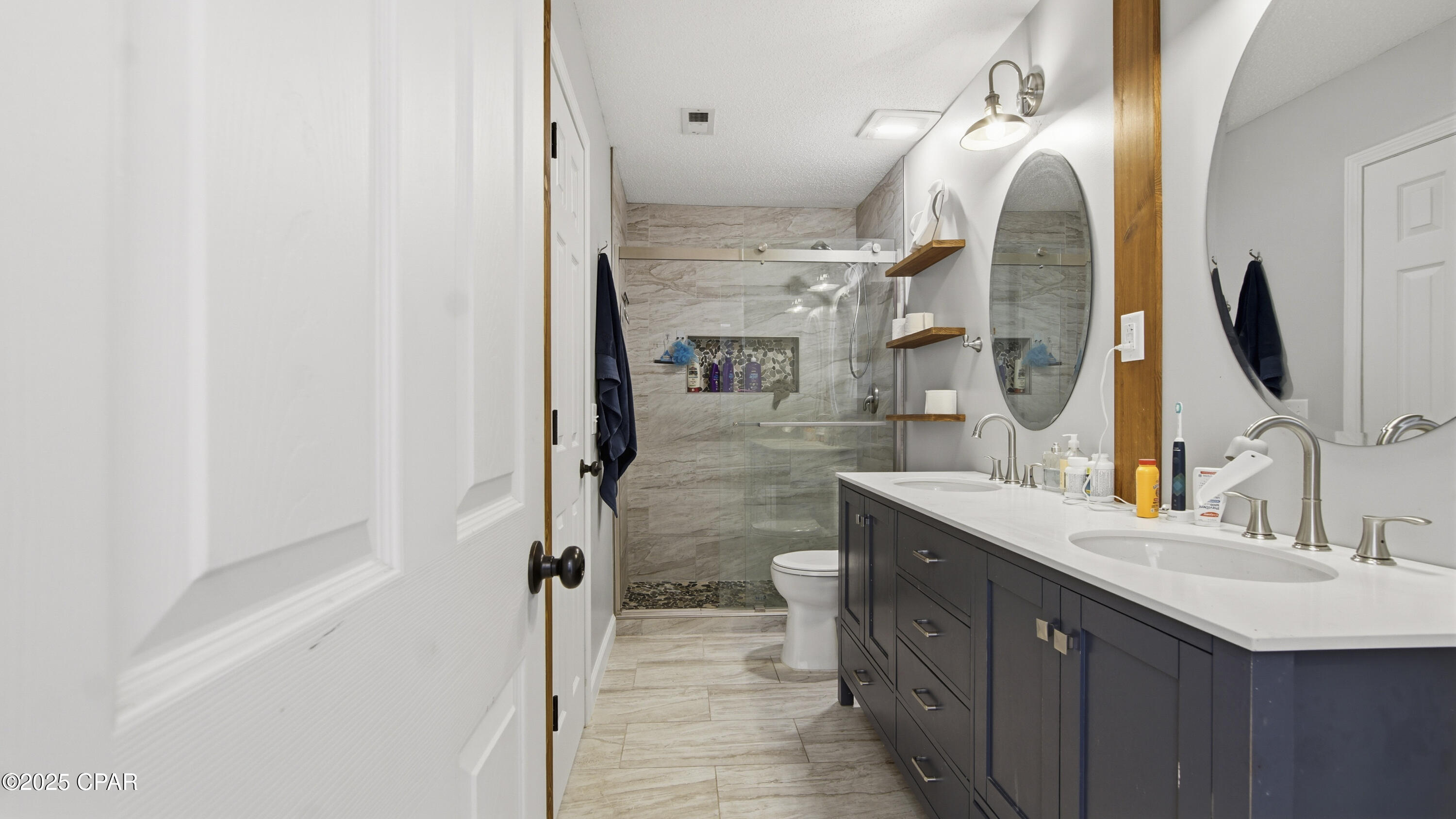 Image 12 For 17005 Guava Avenue