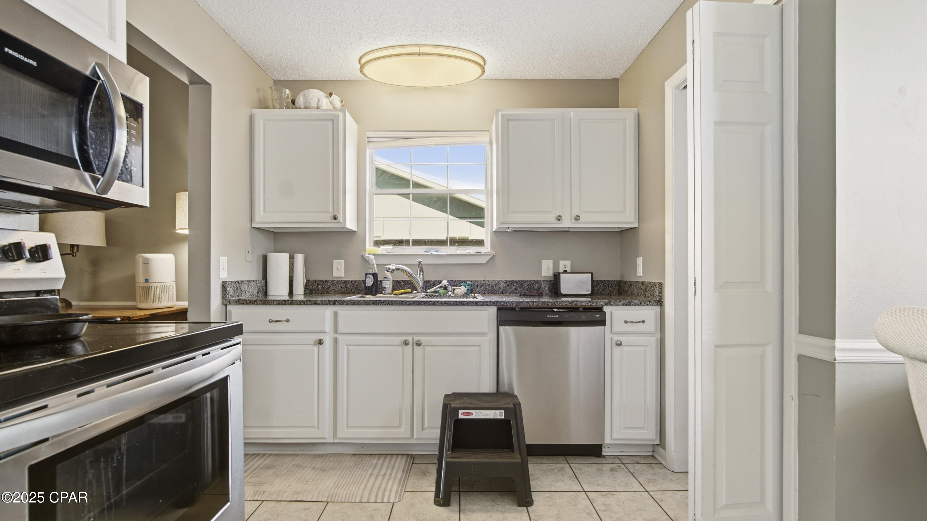 Image 7 For 17005 Guava Avenue