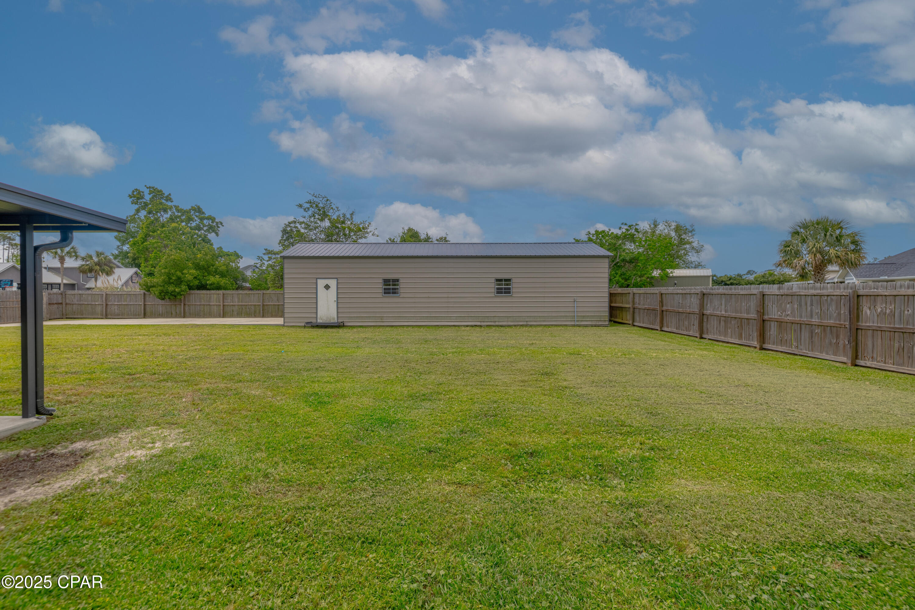 Listing photo id 28 for 702 Plantation Circle