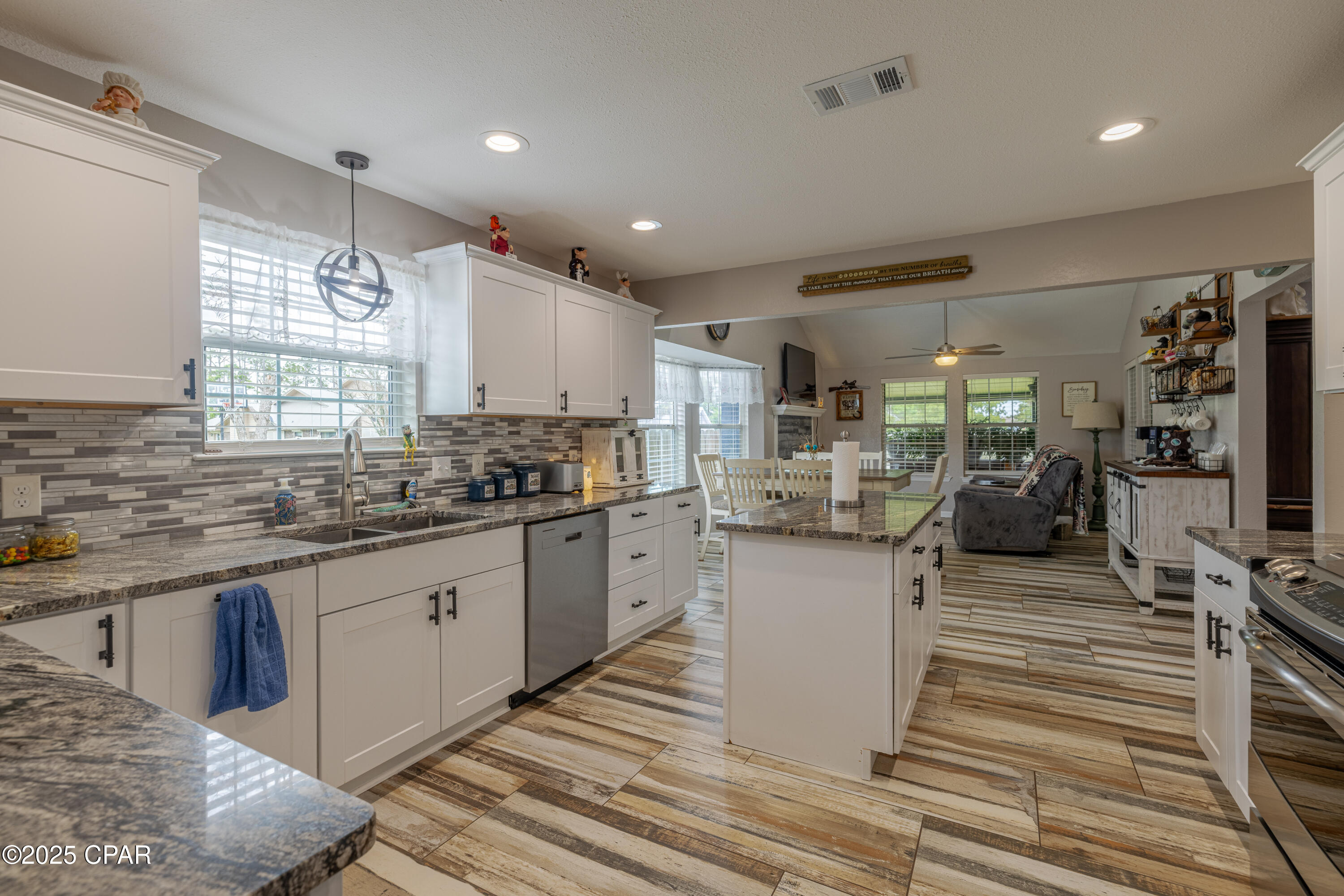 Image 5 For 702 Plantation Circle