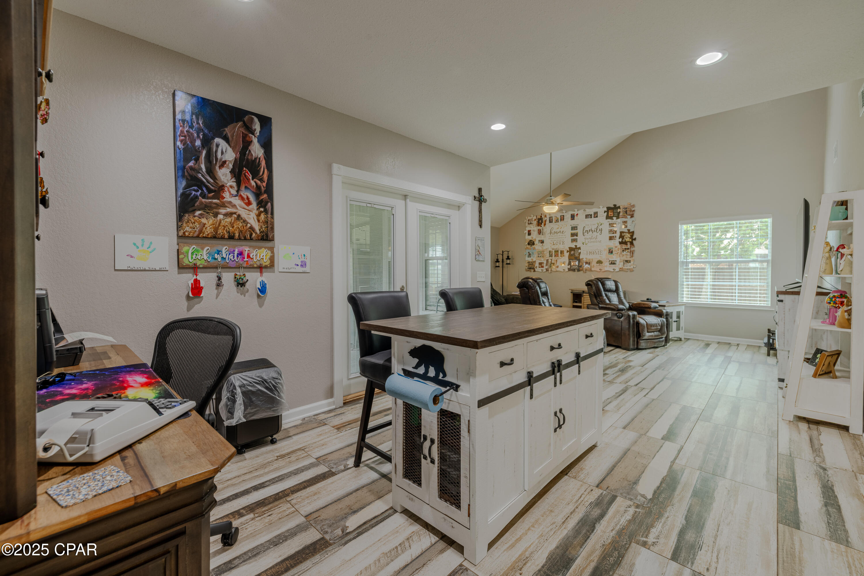 Listing photo id 9 for 702 Plantation Circle