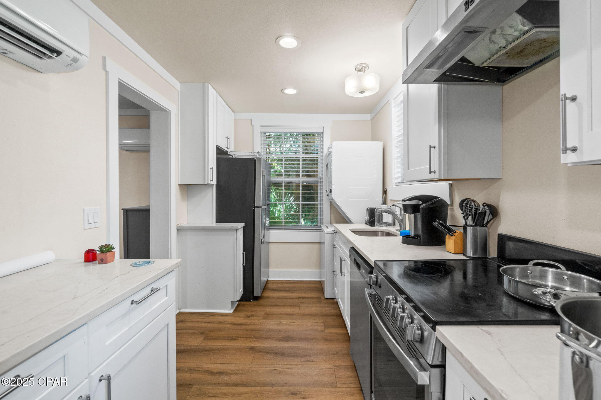 Listing photo id 13 for 59 Ave D  