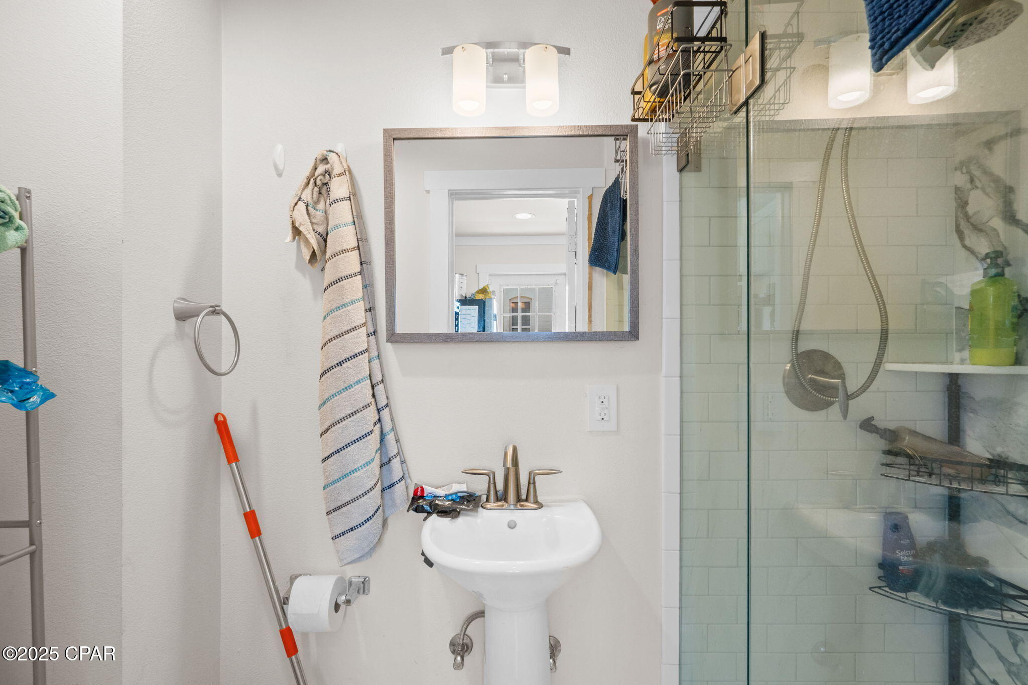 Listing photo id 25 for 59 Ave D  