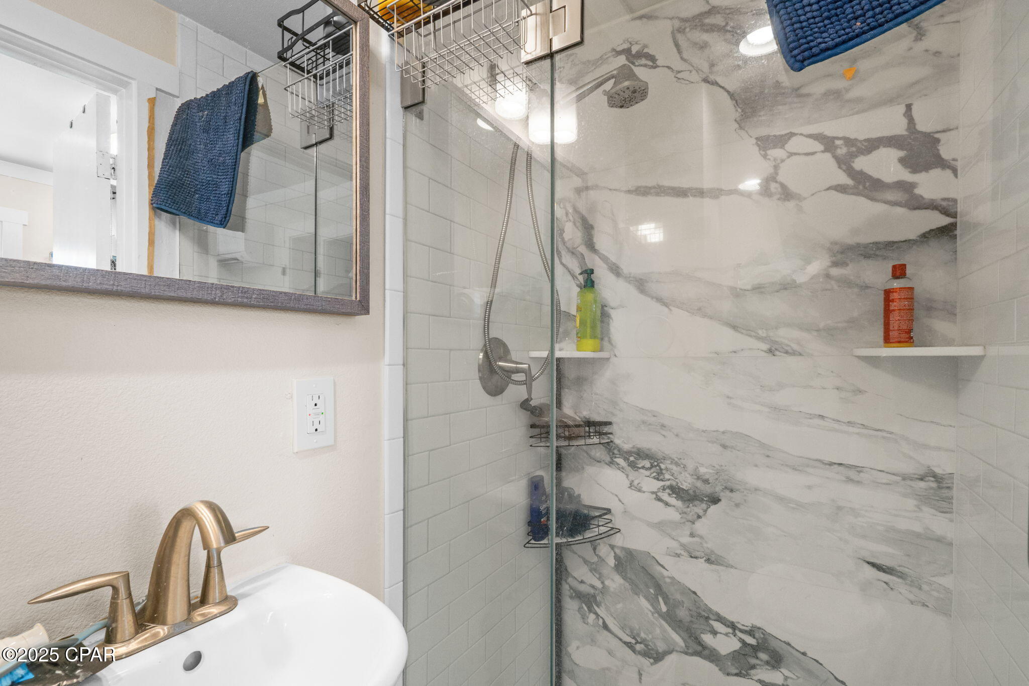 Listing photo id 26 for 59 Ave D  