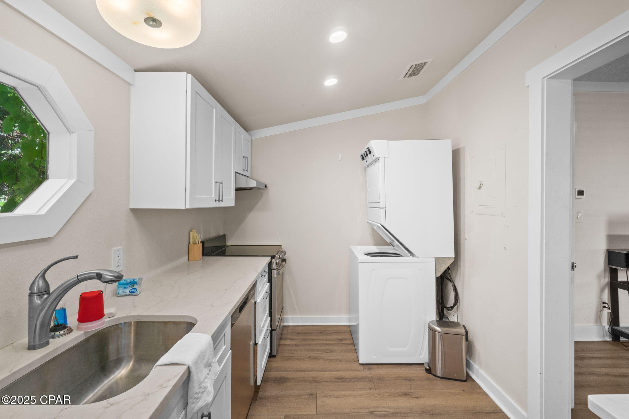 Listing photo id 34 for 59 Ave D  