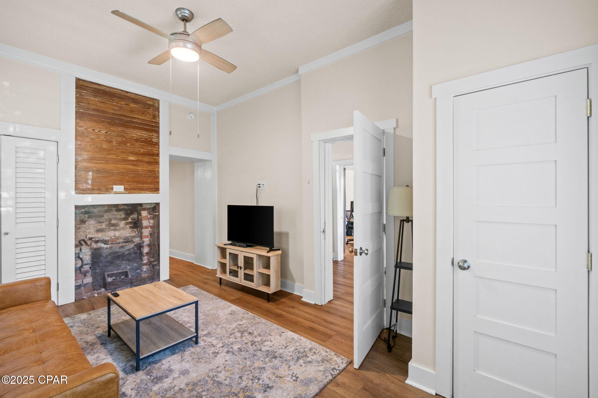 Listing photo id 5 for 59 Ave D  