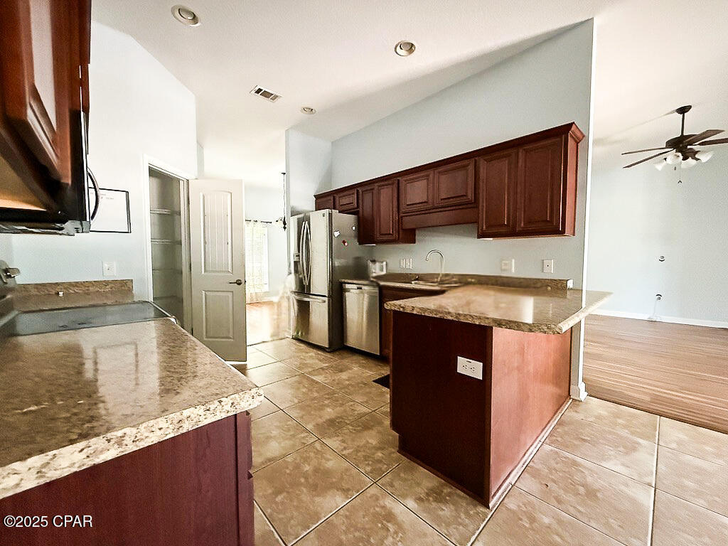 Listing photo id 6 for 11605 Aruba Drive