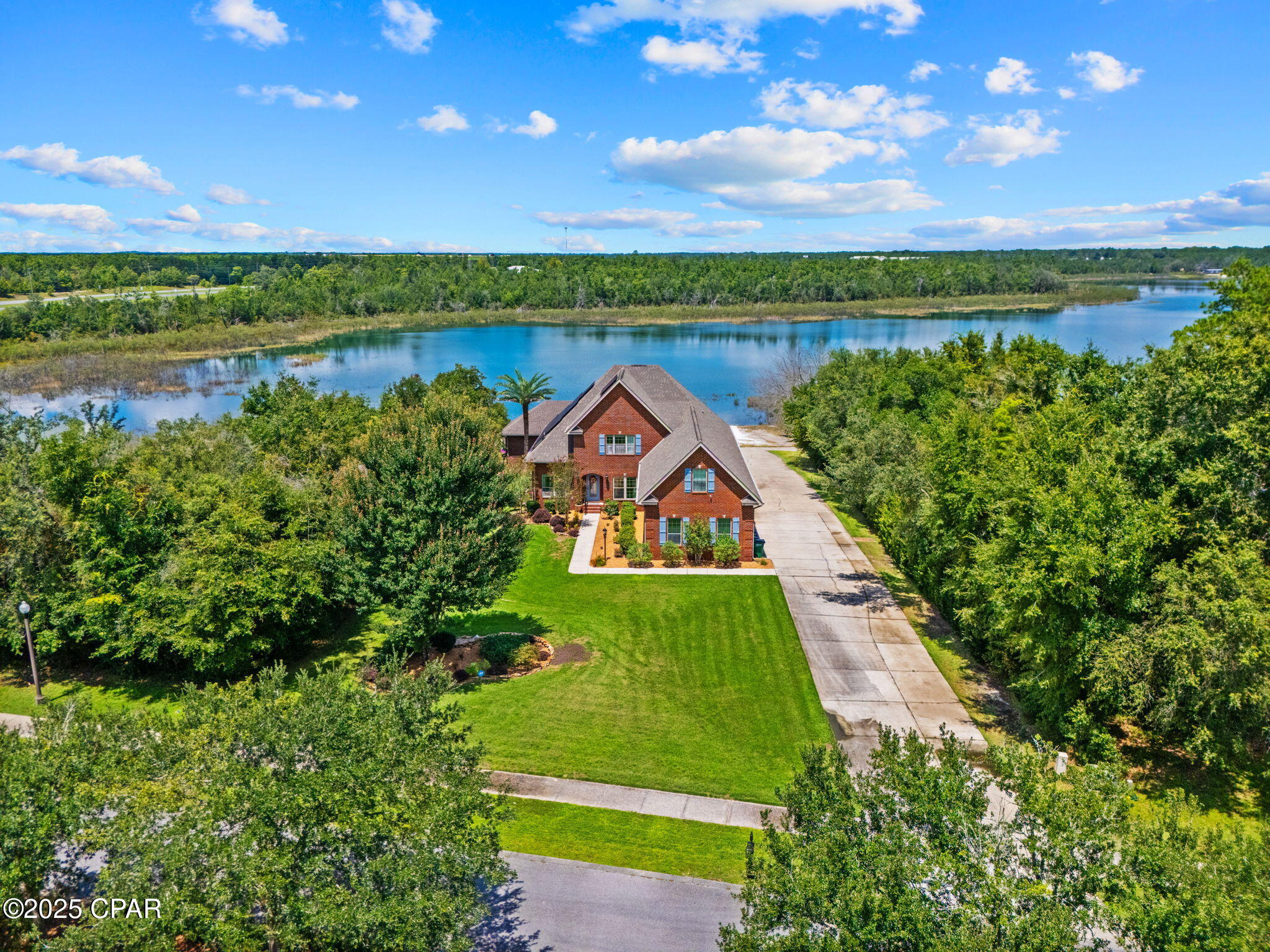 Listing photo id 1 for 111 Lake Merial Boulevard