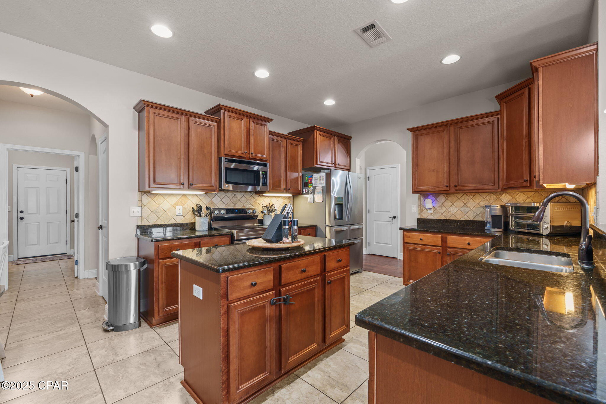 Listing photo id 14 for 111 Lake Merial Boulevard