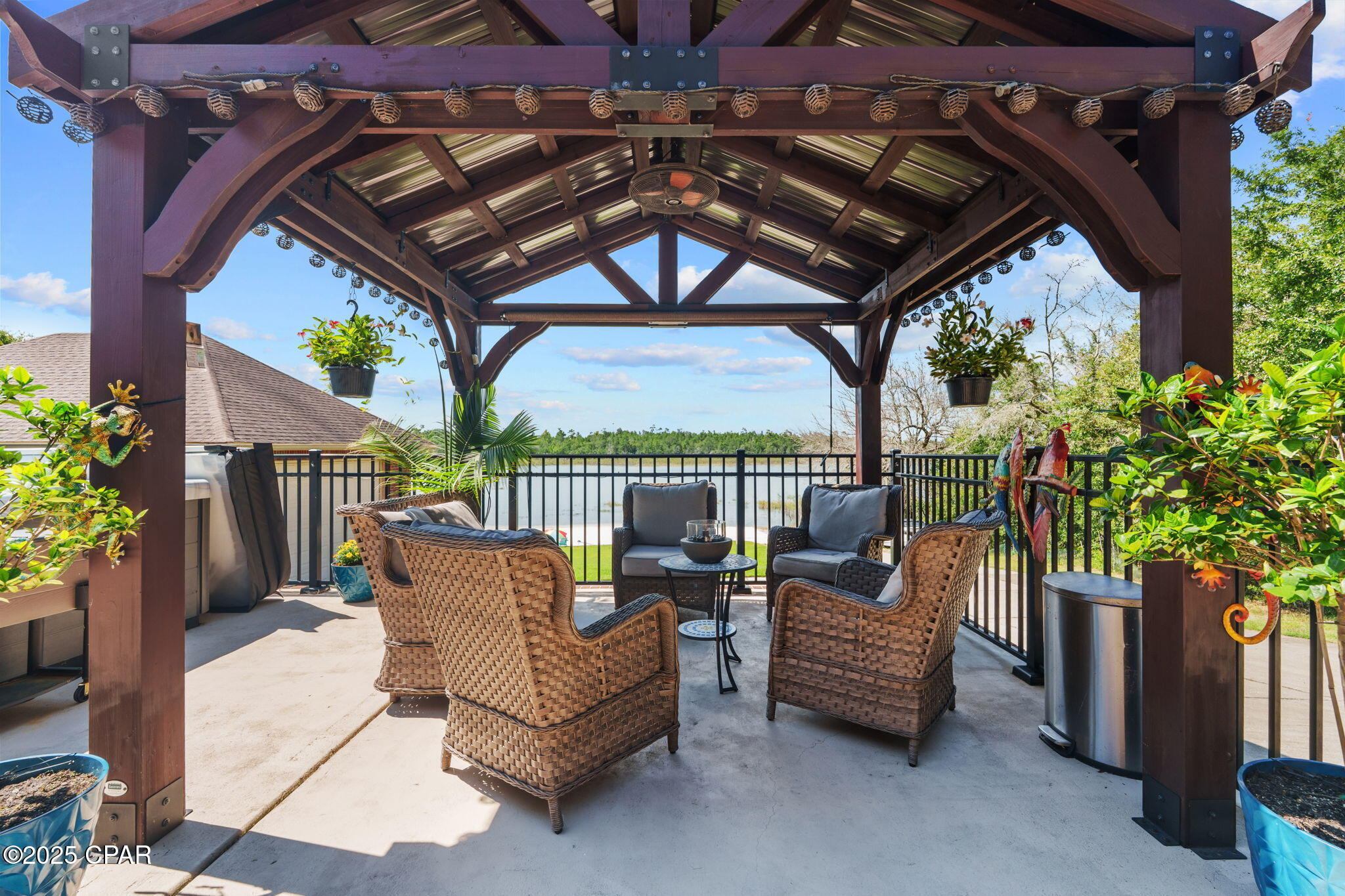 Listing photo id 2 for 111 Lake Merial Boulevard