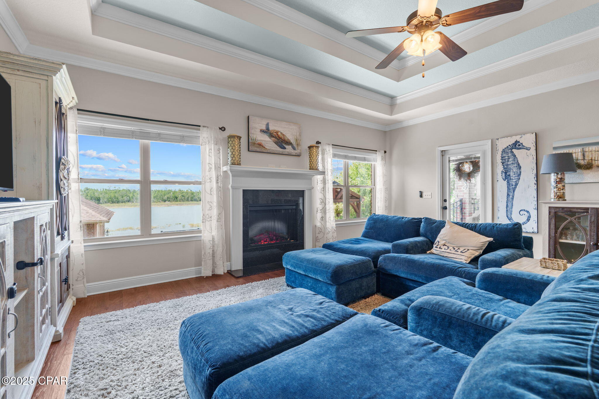 Listing photo id 3 for 111 Lake Merial Boulevard