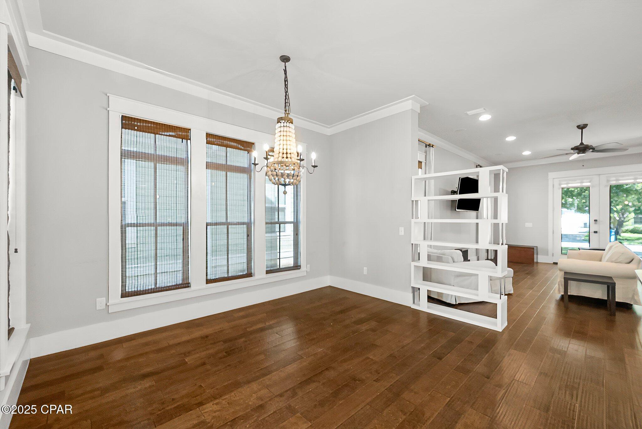 Listing photo id 12 for 403 Liverpool Avenue