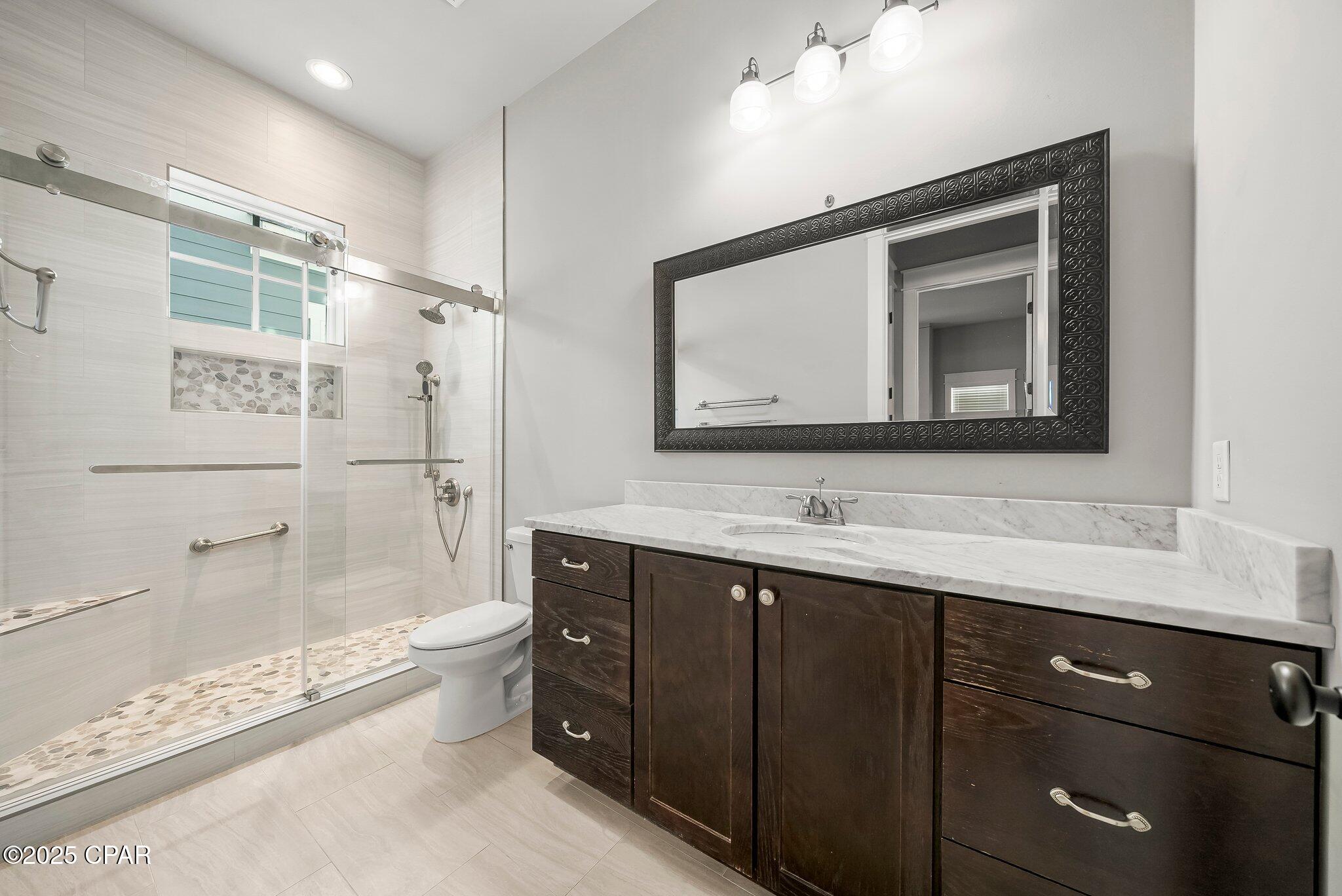 Listing photo id 17 for 403 Liverpool Avenue