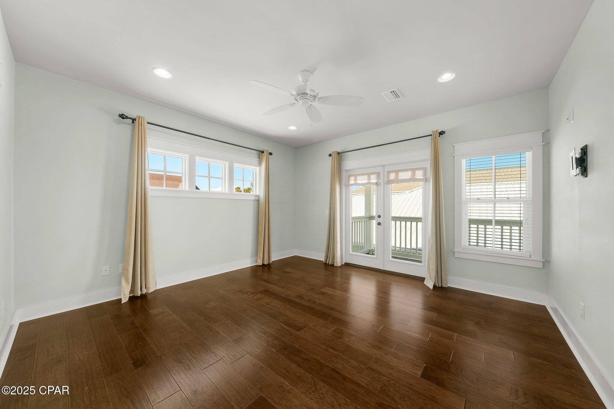 Listing photo id 19 for 403 Liverpool Avenue