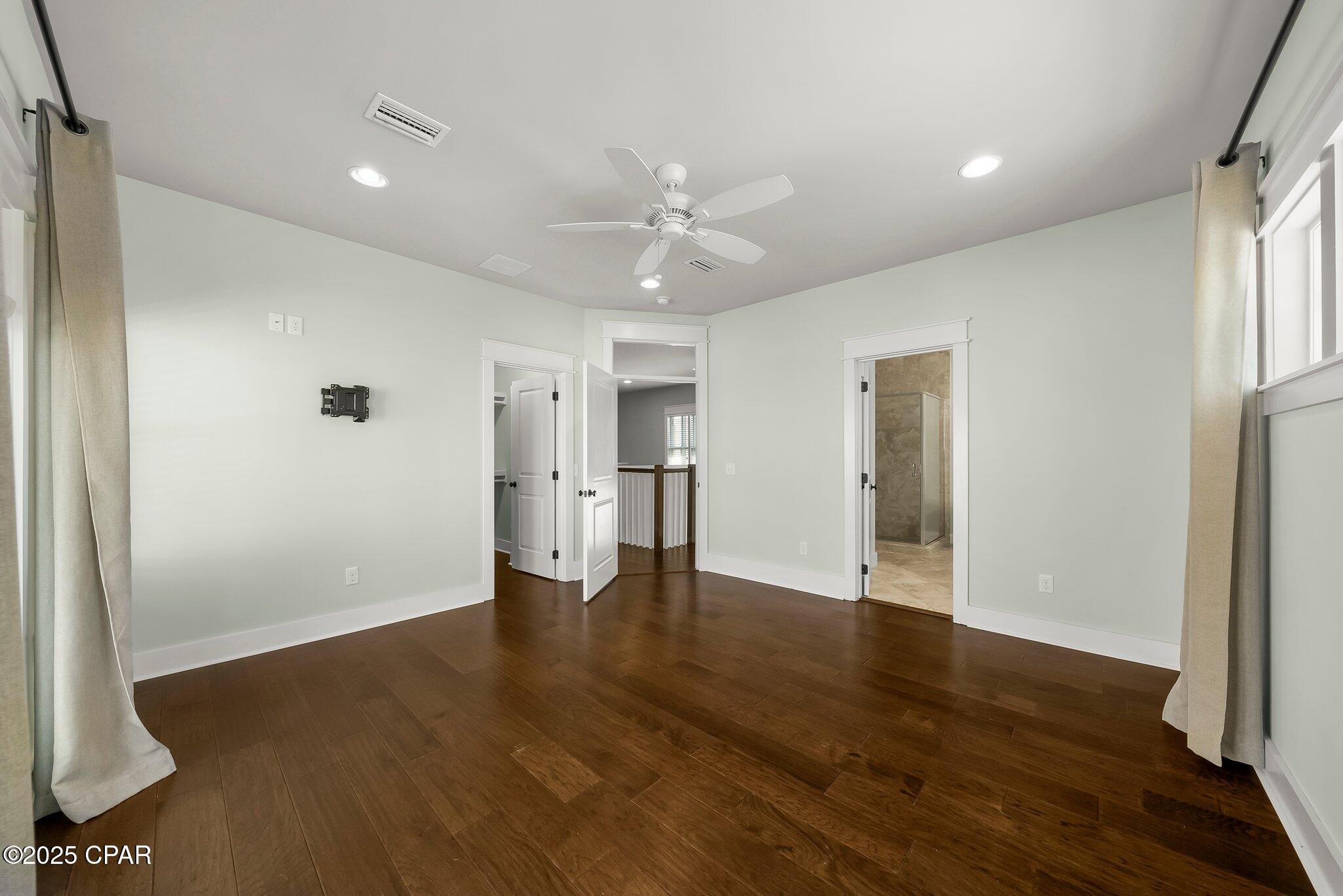 Listing photo id 20 for 403 Liverpool Avenue