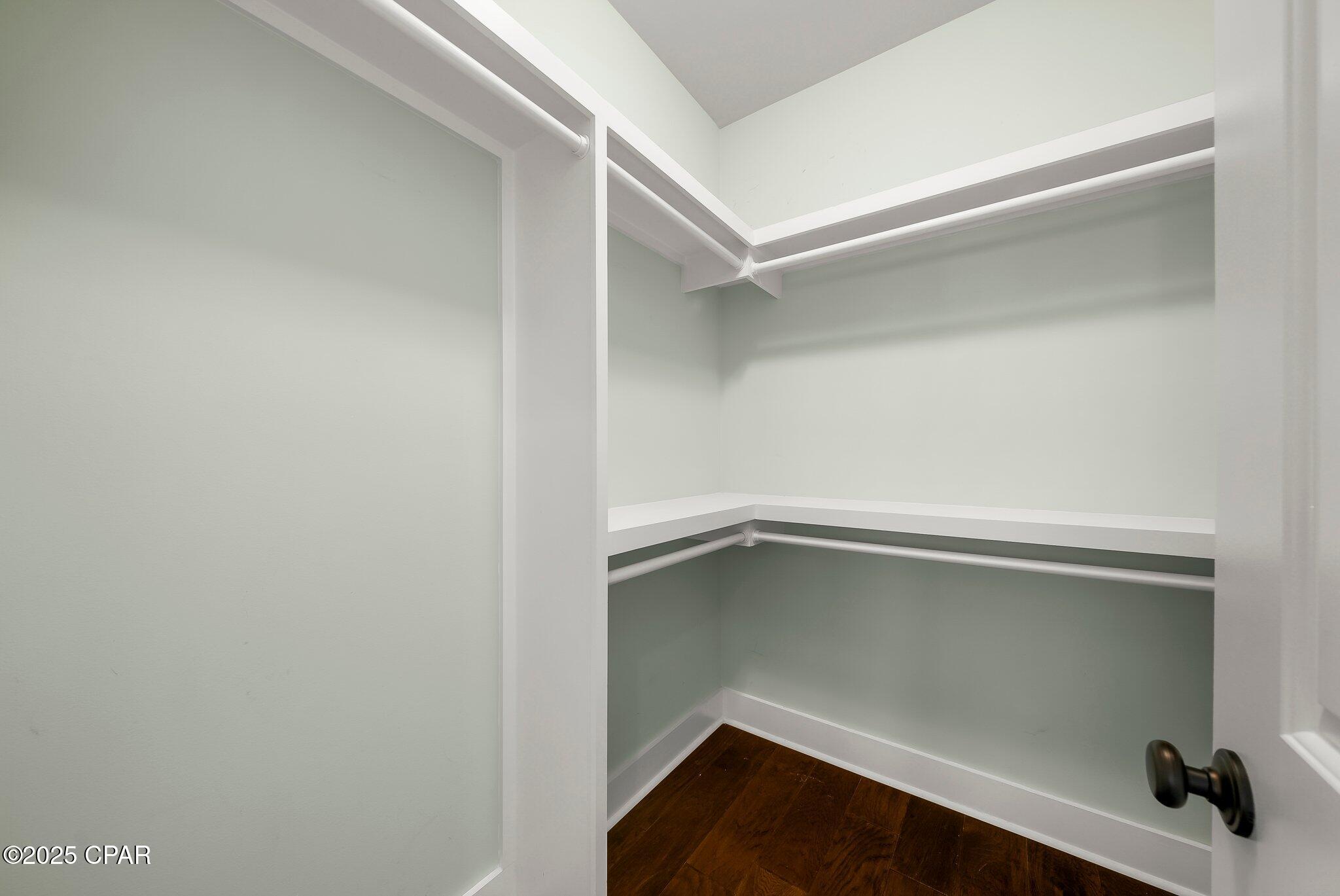 Listing photo id 21 for 403 Liverpool Avenue