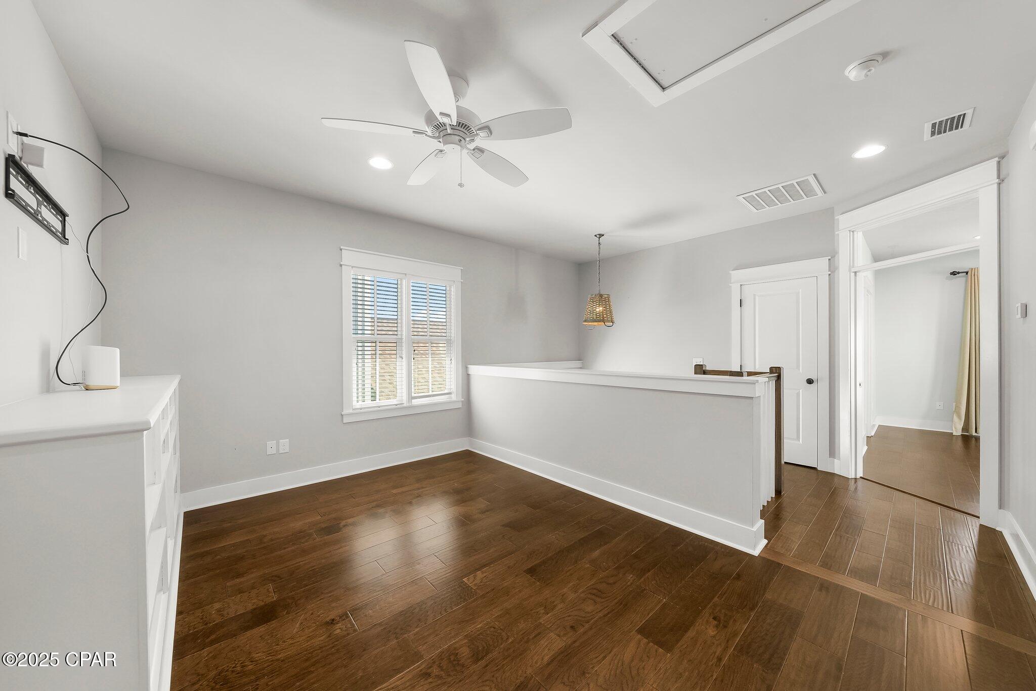 Listing photo id 27 for 403 Liverpool Avenue