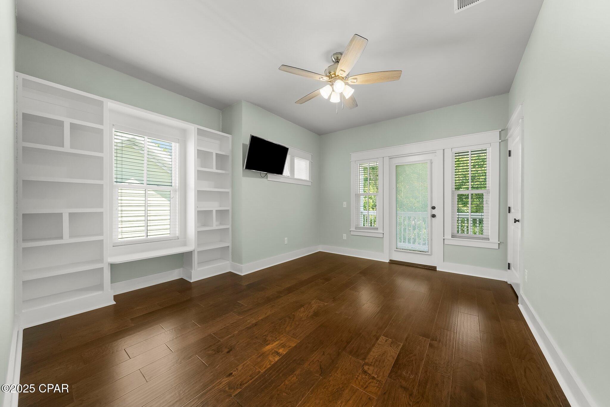 Listing photo id 34 for 403 Liverpool Avenue