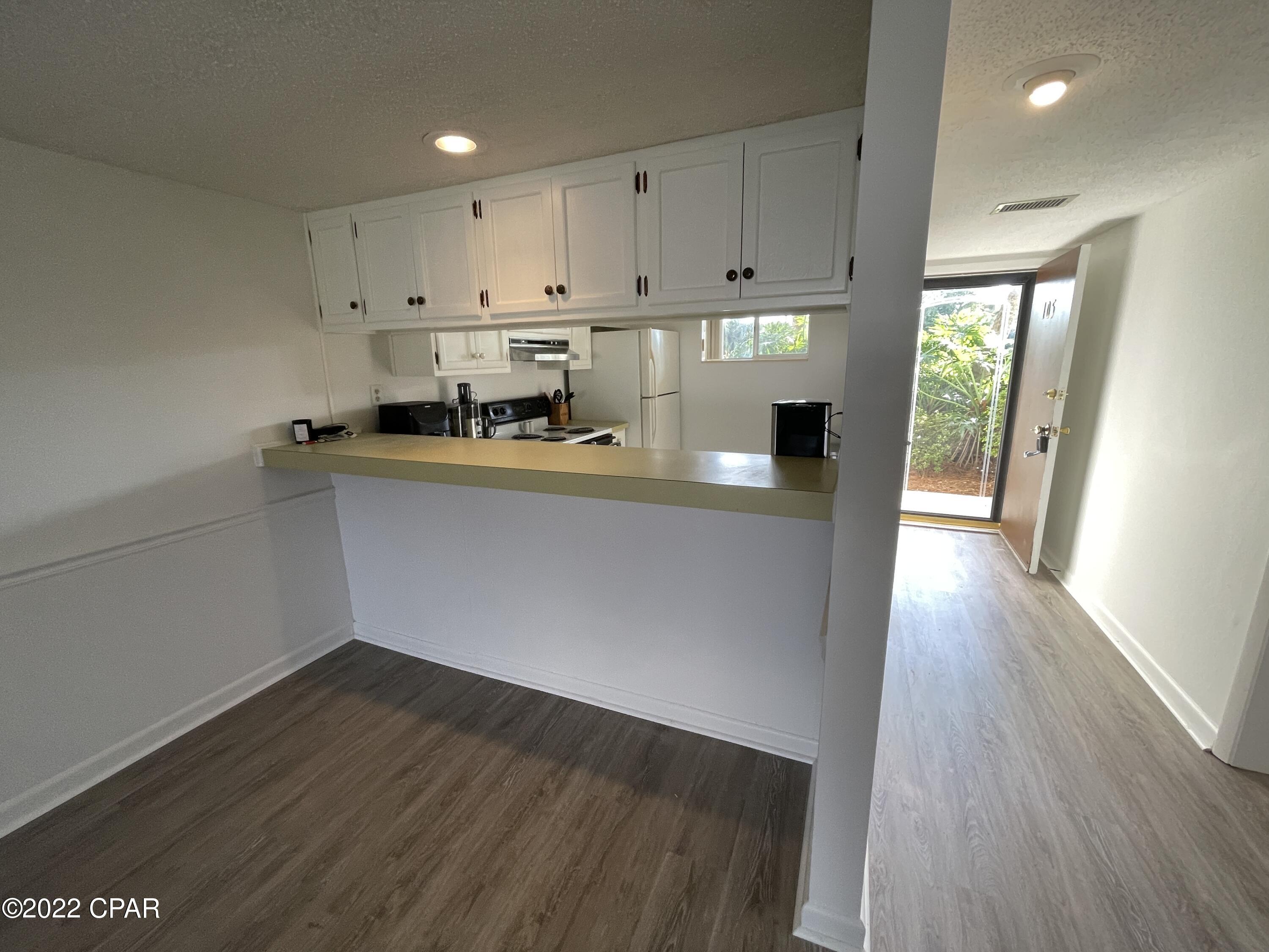 Image 5 For 112 Fairway Boulevard 105