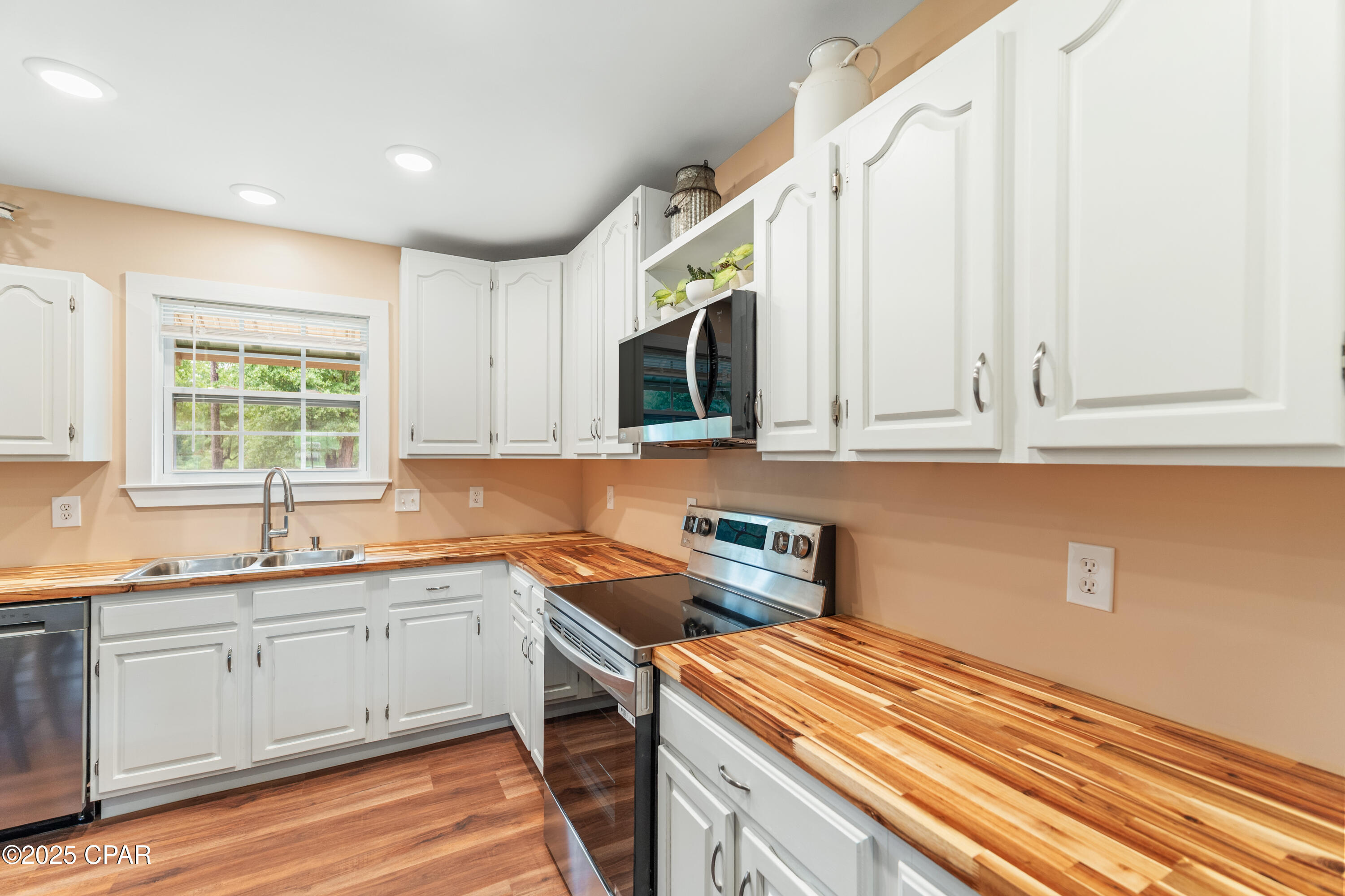 Homes for sale in Fountain, FL | 12440 Forest Glen Dr, Fountain, FL 32438 | MLS# 774631