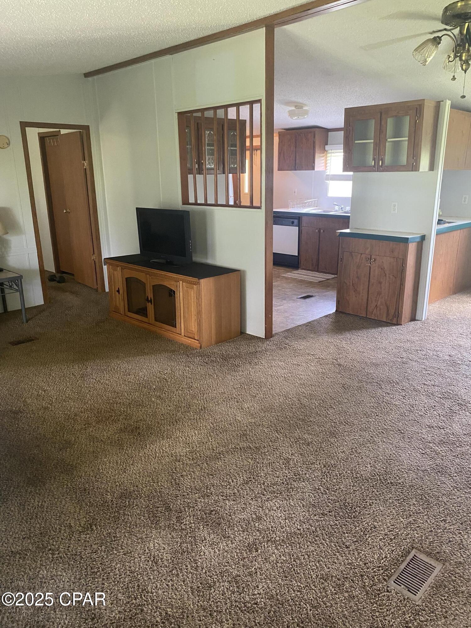 Image 11 For 1386 Parker Road