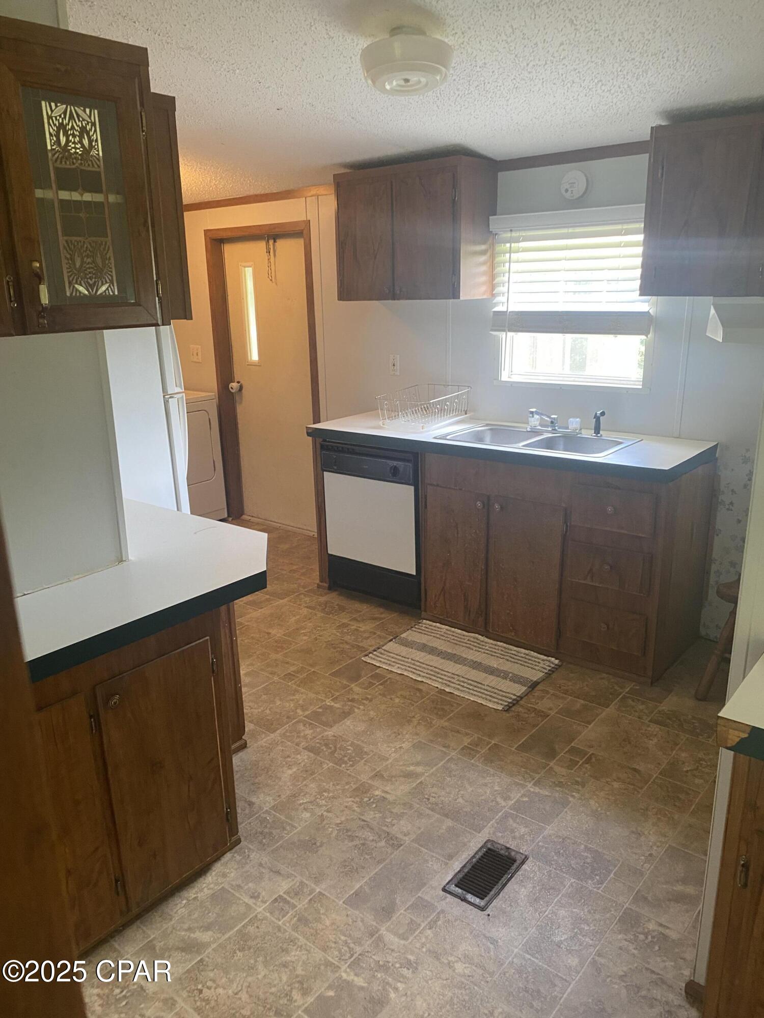 Image 12 For 1386 Parker Road