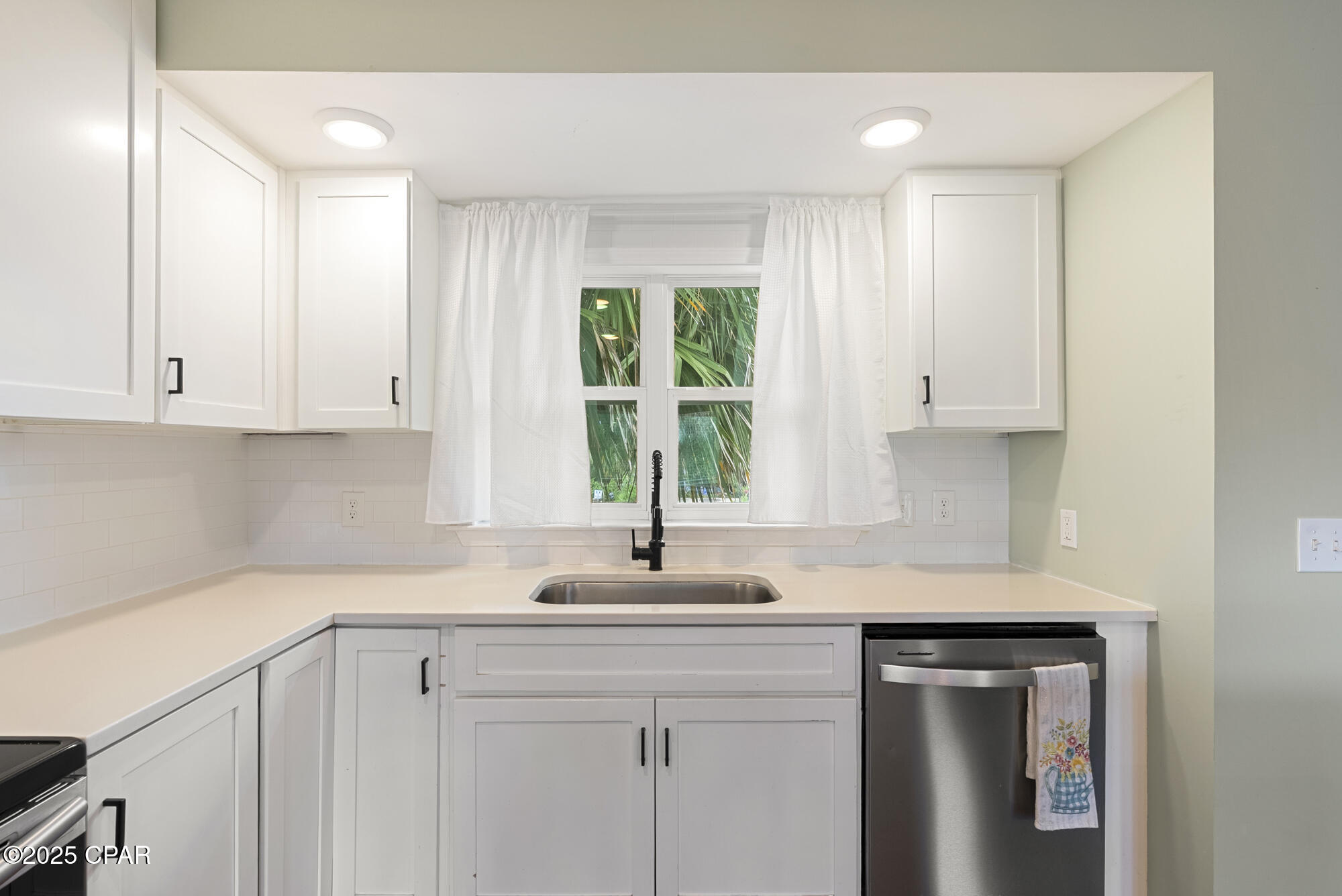 Listing photo id 10 for 905 2nd Plaza