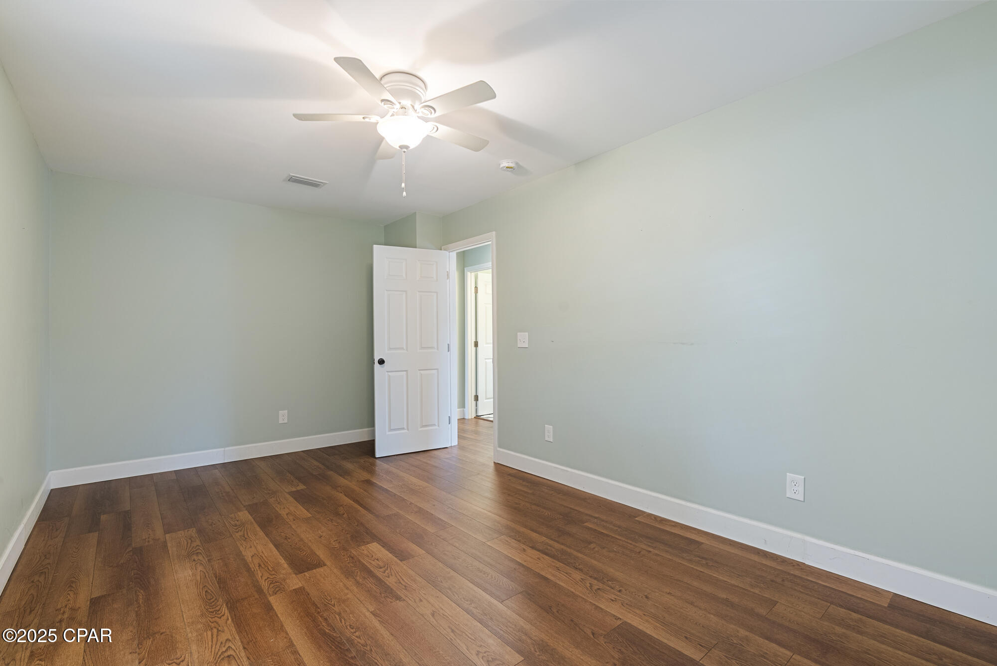 Listing photo id 16 for 905 2nd Plaza