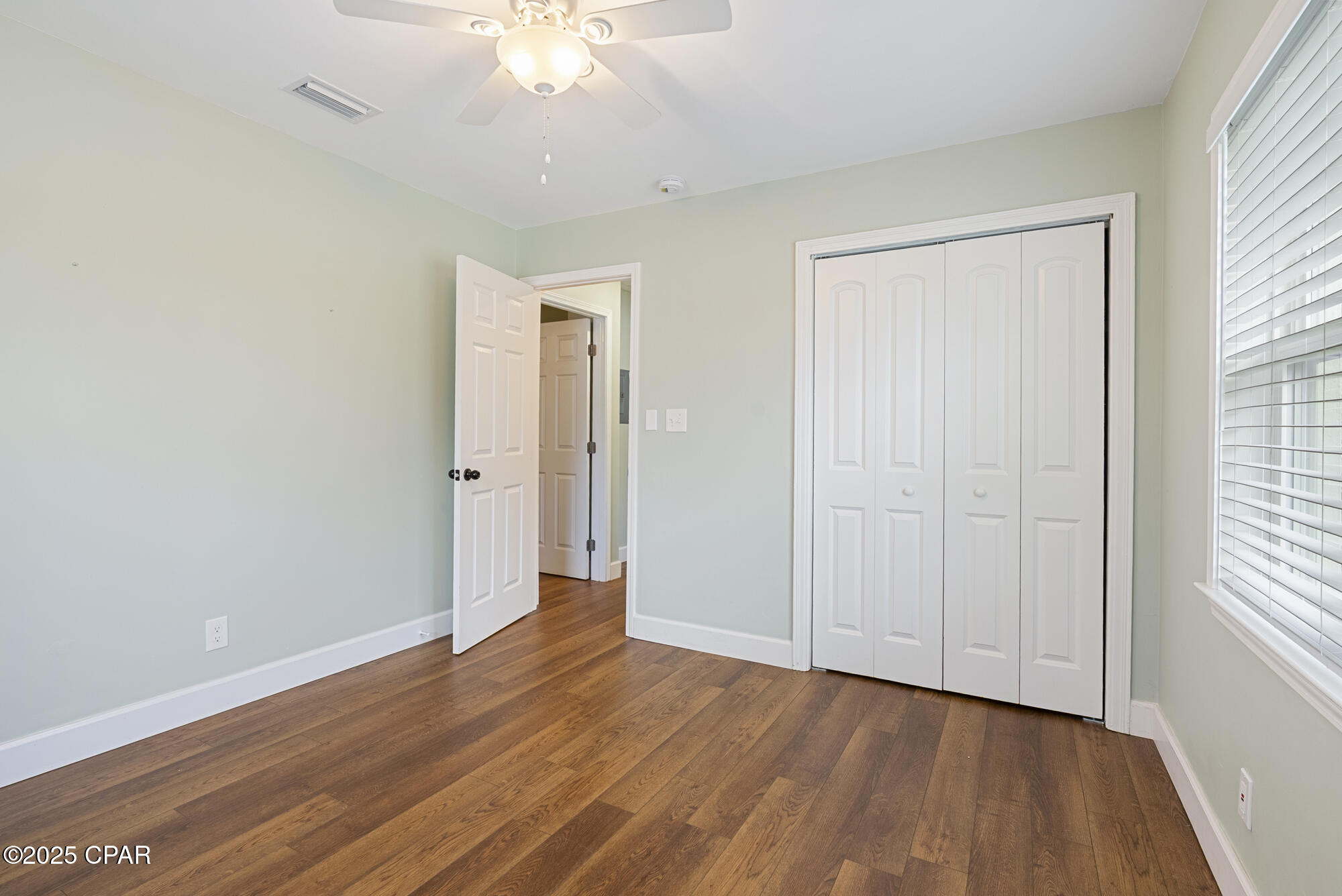 Listing photo id 21 for 905 2nd Plaza