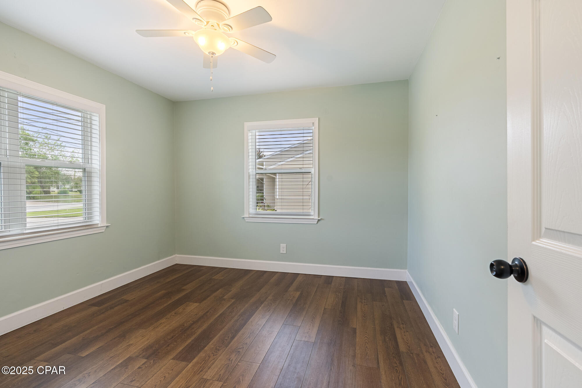 Listing photo id 23 for 905 2nd Plaza