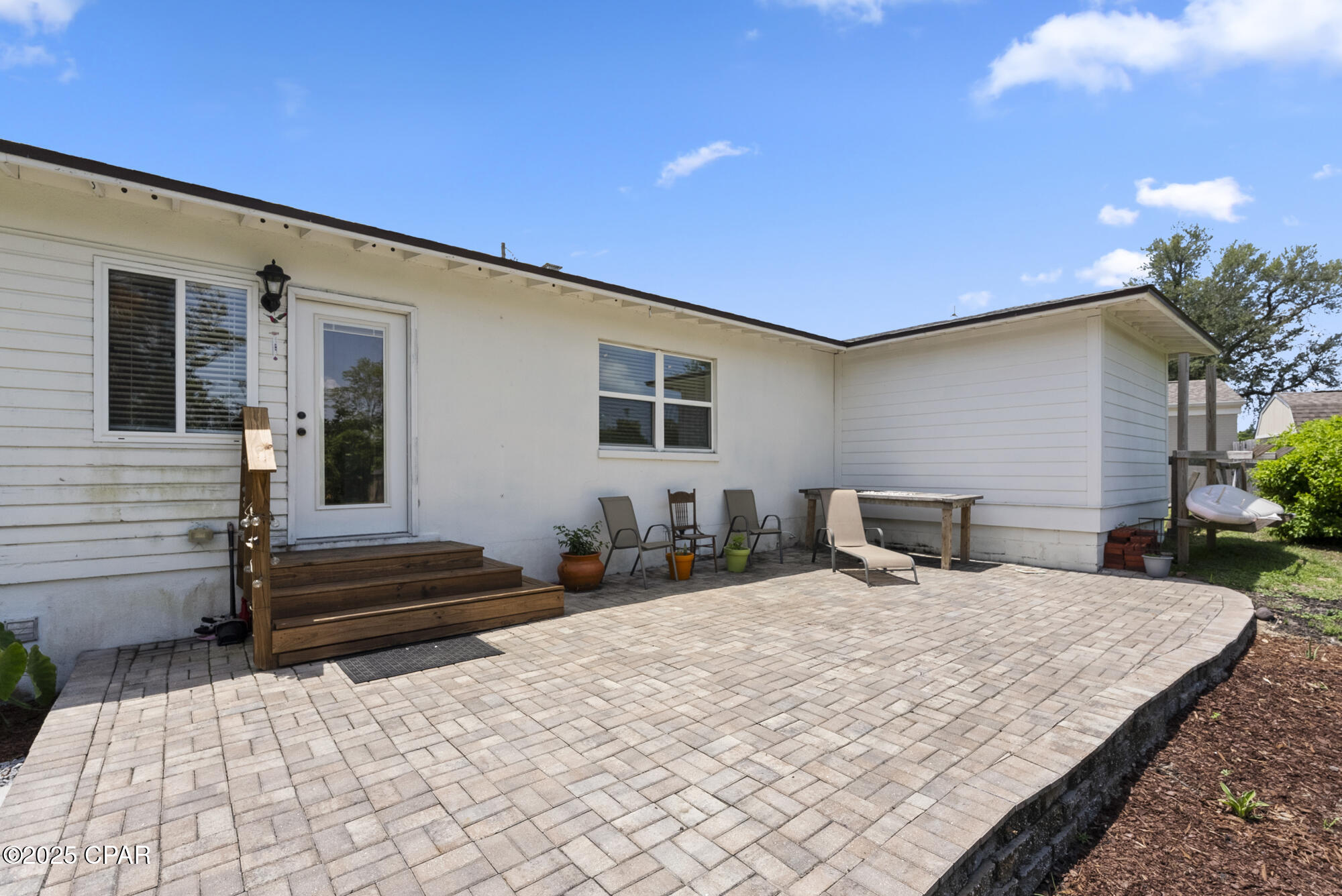 Listing photo id 32 for 905 2nd Plaza