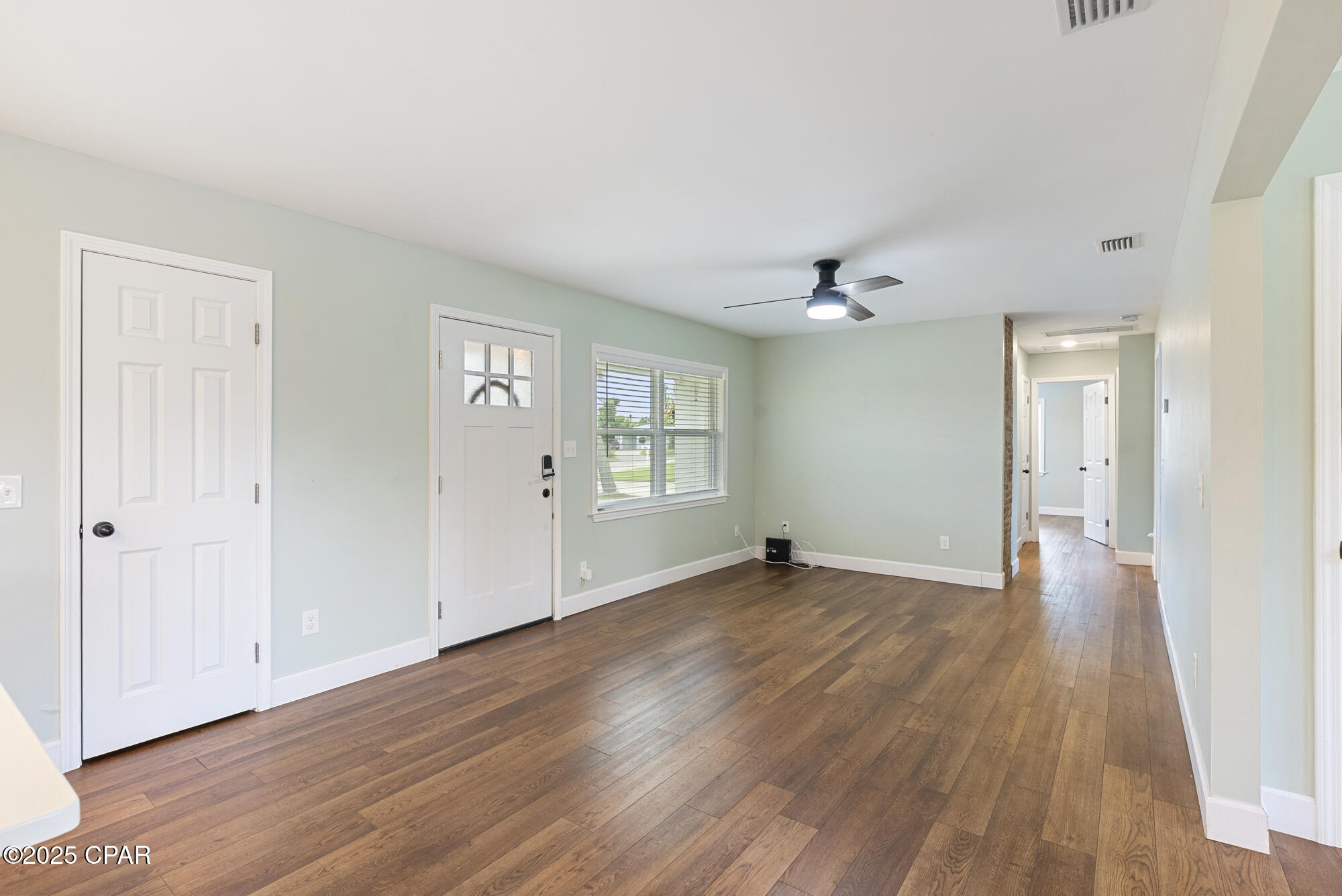 Listing photo id 5 for 905 2nd Plaza