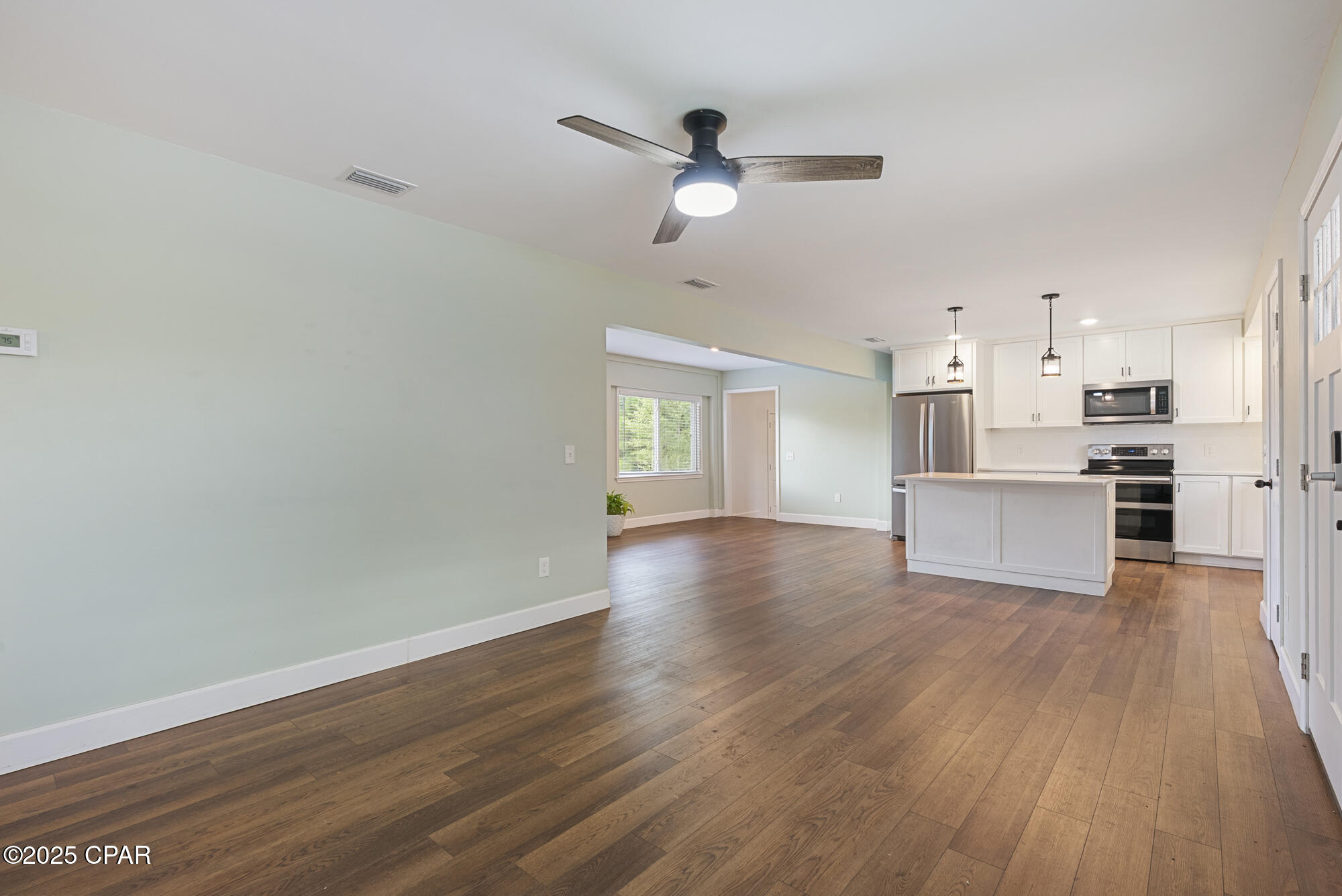 Listing photo id 7 for 905 2nd Plaza