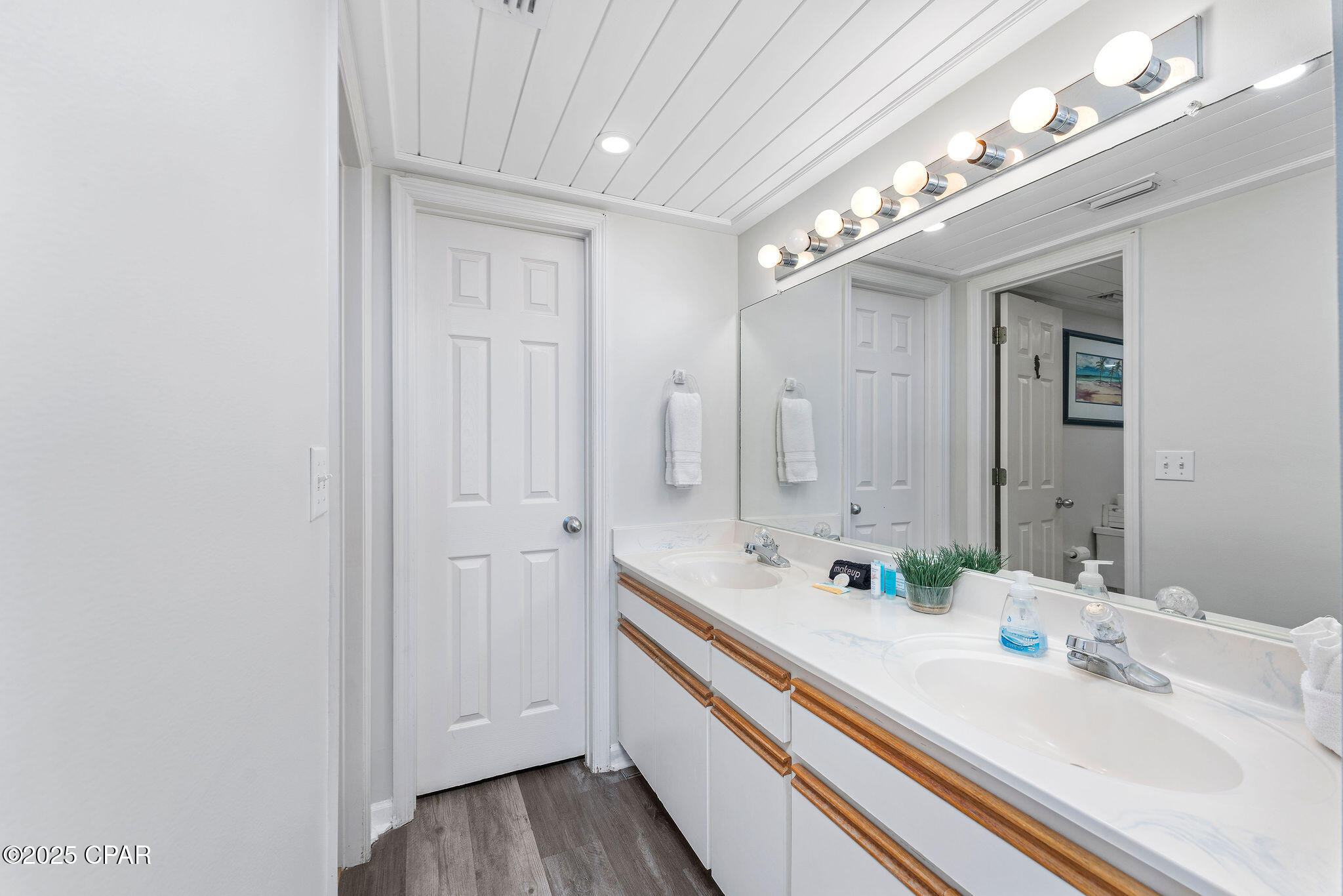 Image 25 For 9812 Beach Boulevard D