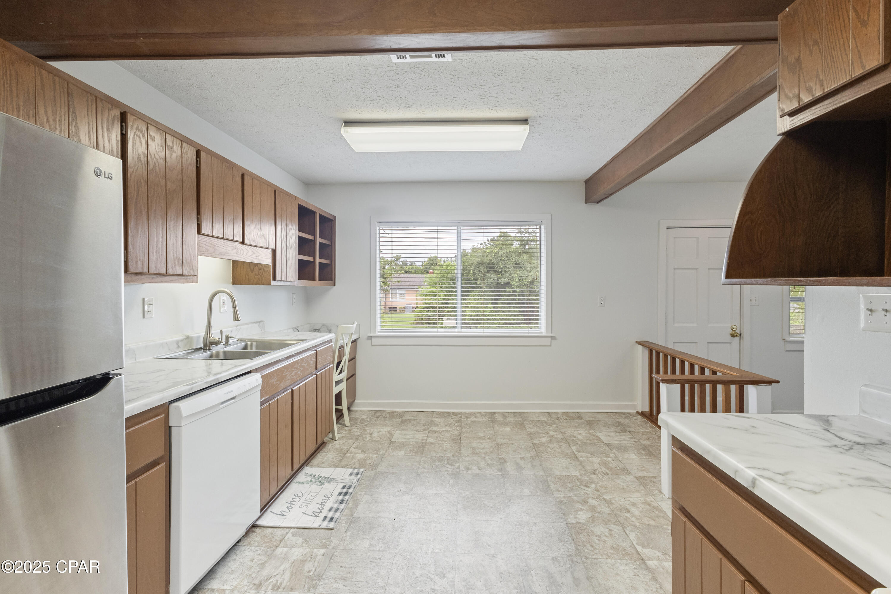 Image 6 For 210 Cove Boulevard