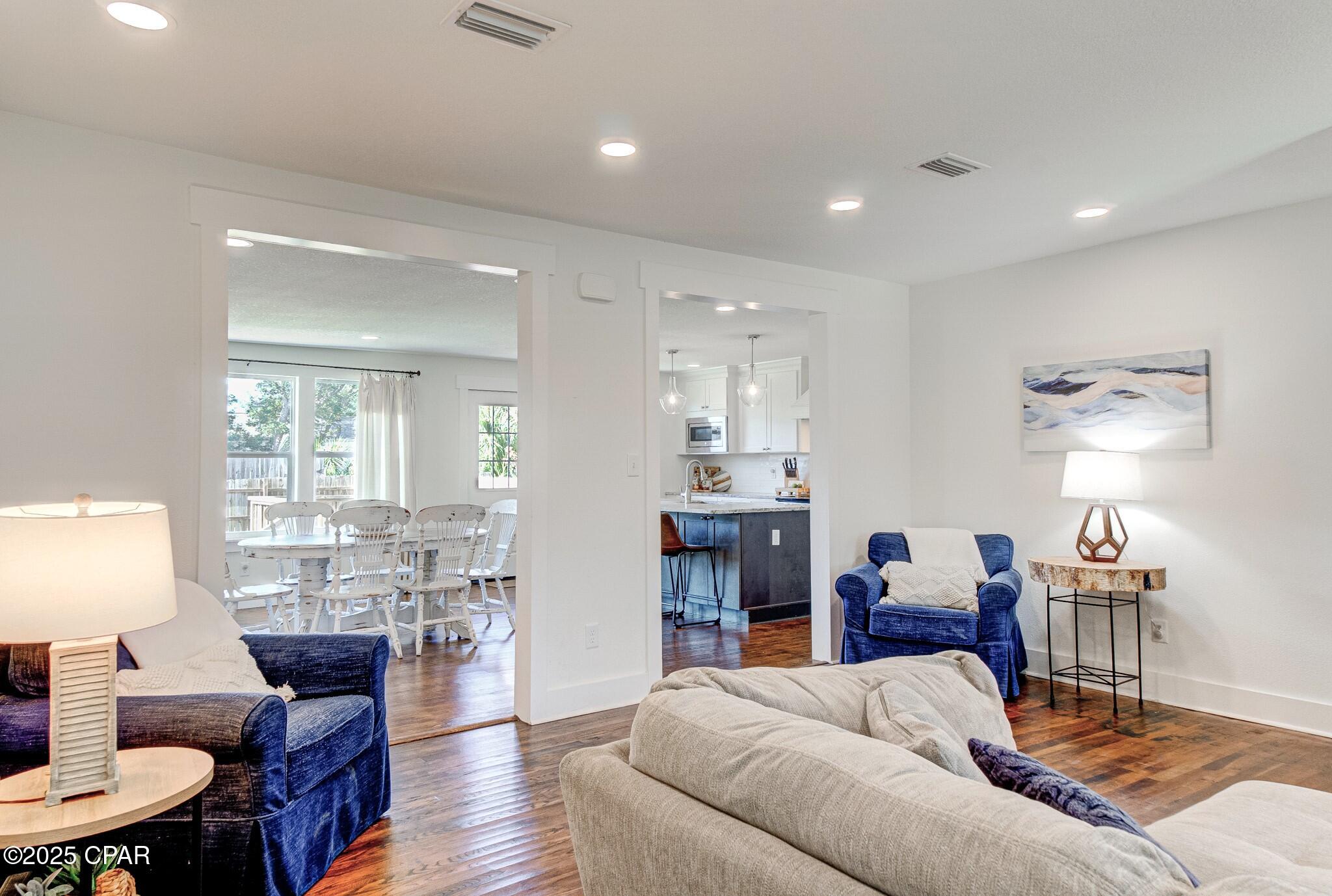 Listing photo id 12 for 307 Palo Alto Avenue