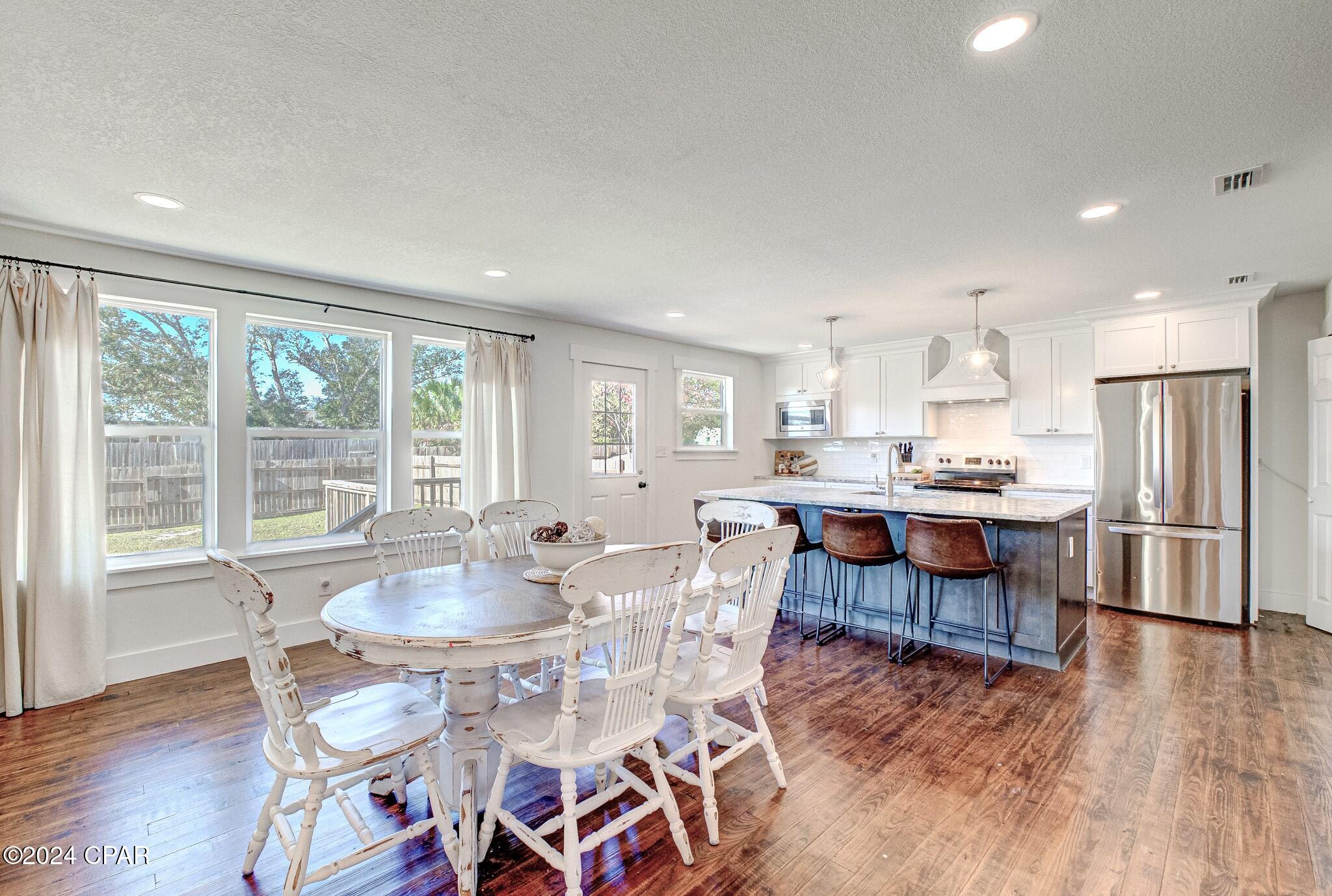 Listing photo id 17 for 307 Palo Alto Avenue