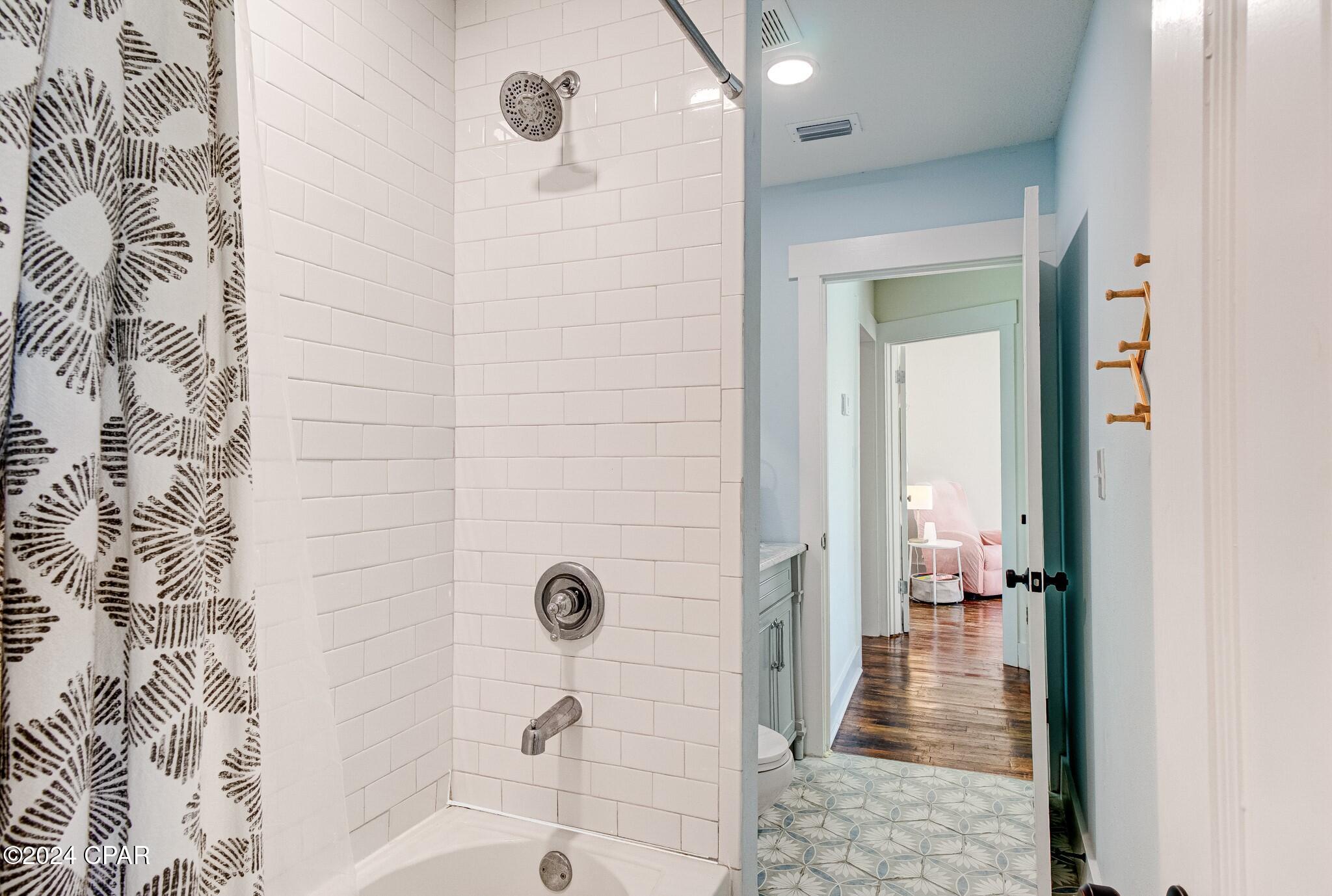 Listing photo id 28 for 307 Palo Alto Avenue